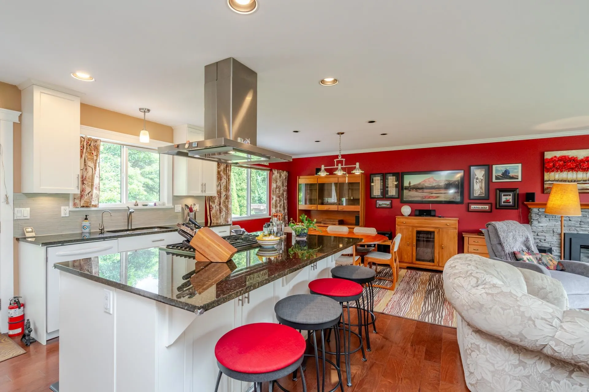 9756 Crown Crescent