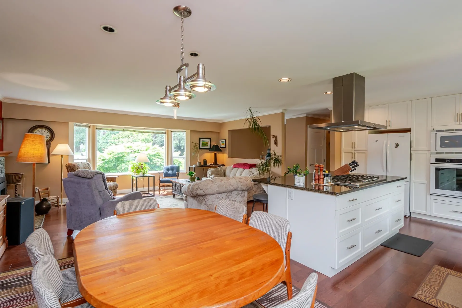 9756 Crown Crescent