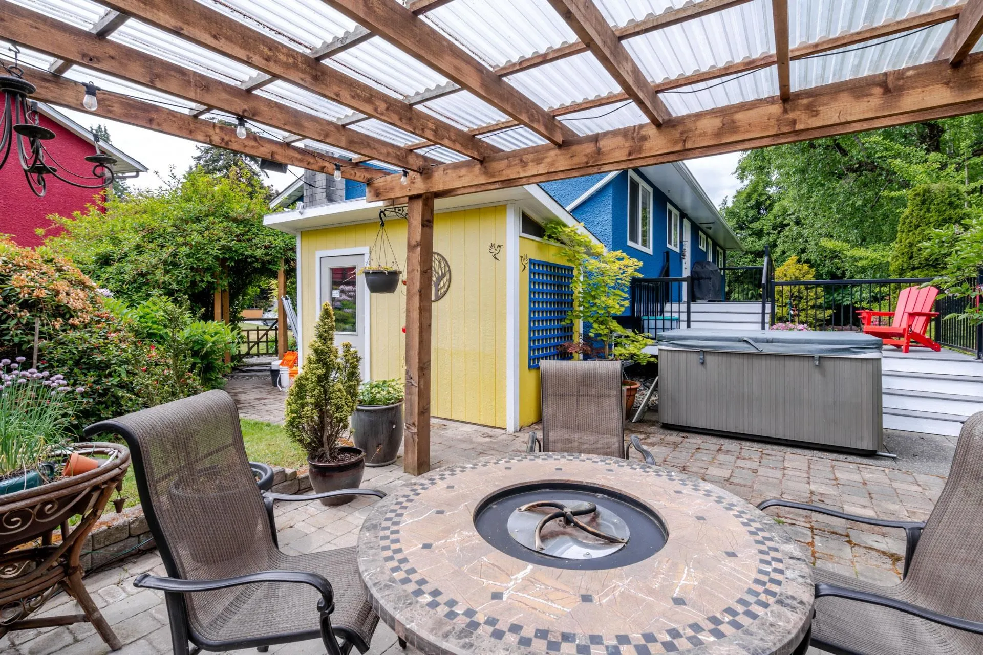 9756 Crown Crescent