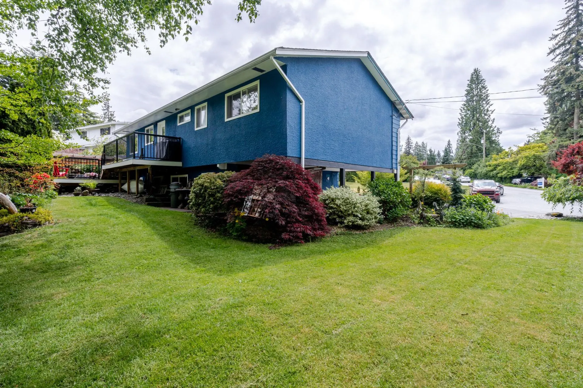 9756 Crown Crescent
