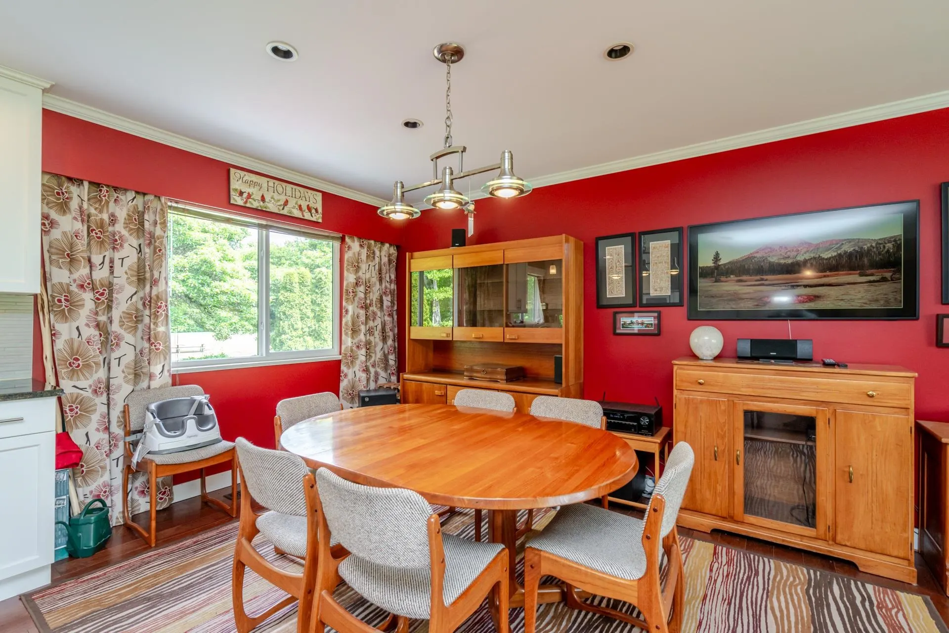 9756 Crown Crescent