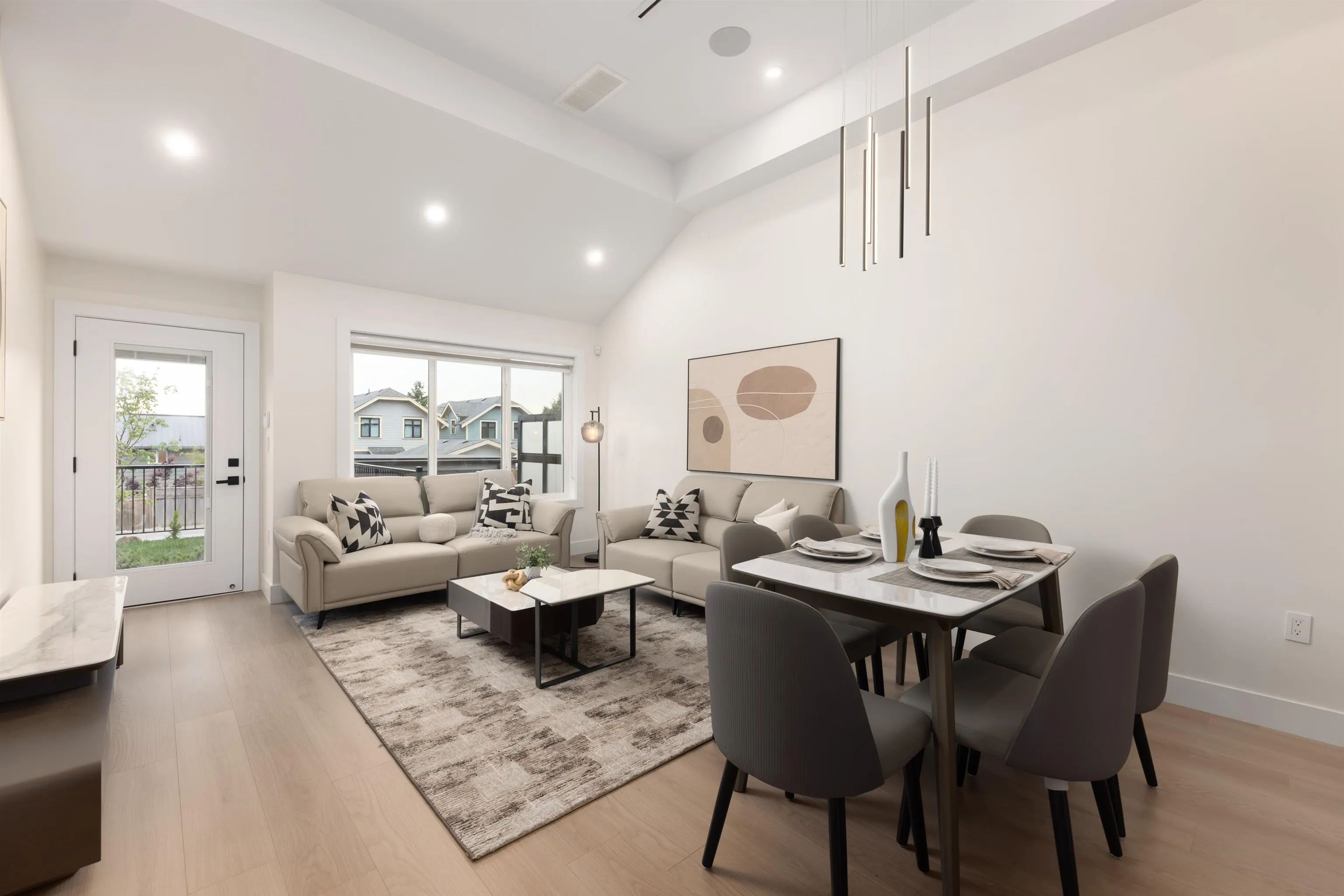 102 914 Rochester Avenue