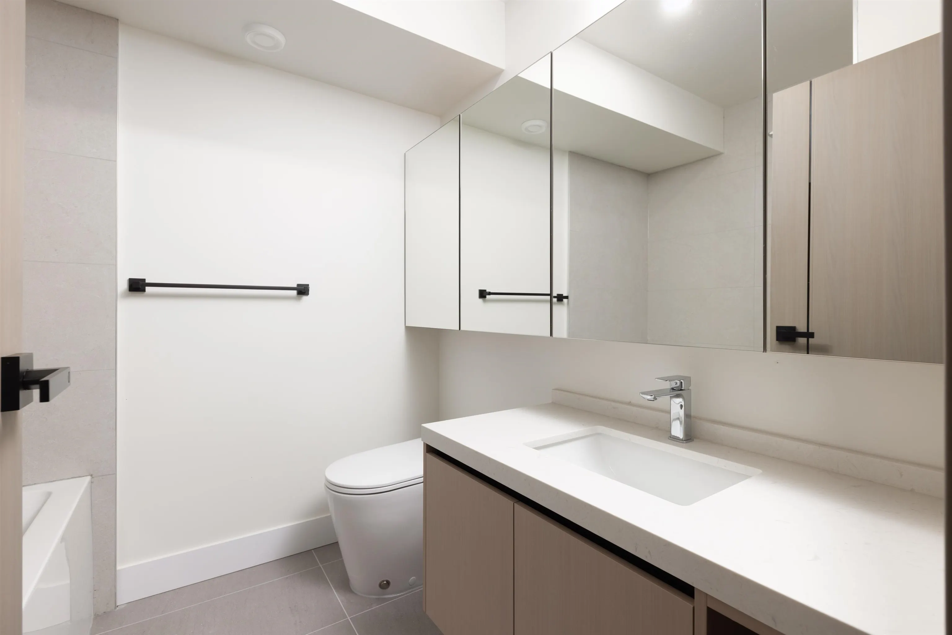 102 914 Rochester Avenue