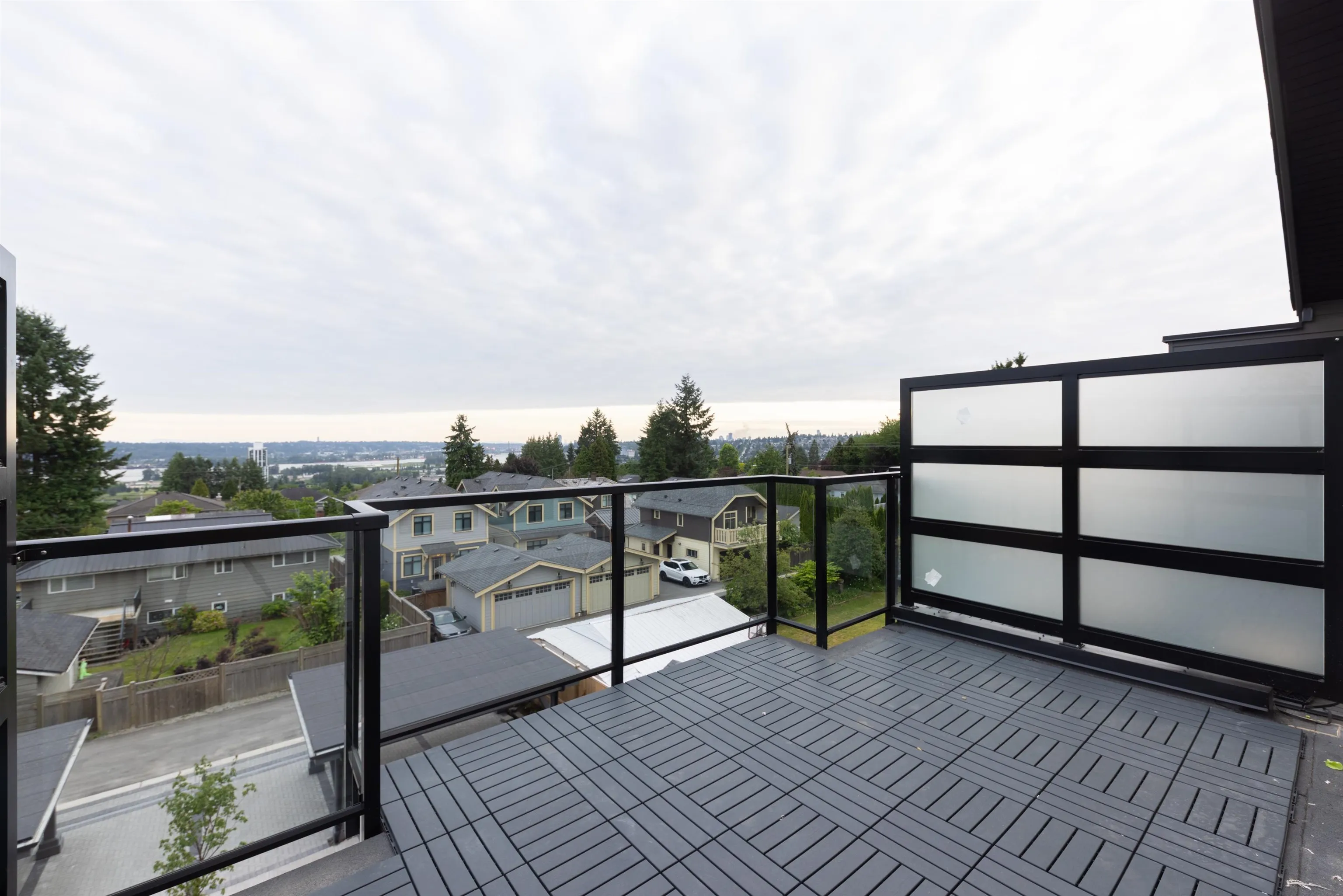 102 914 Rochester Avenue