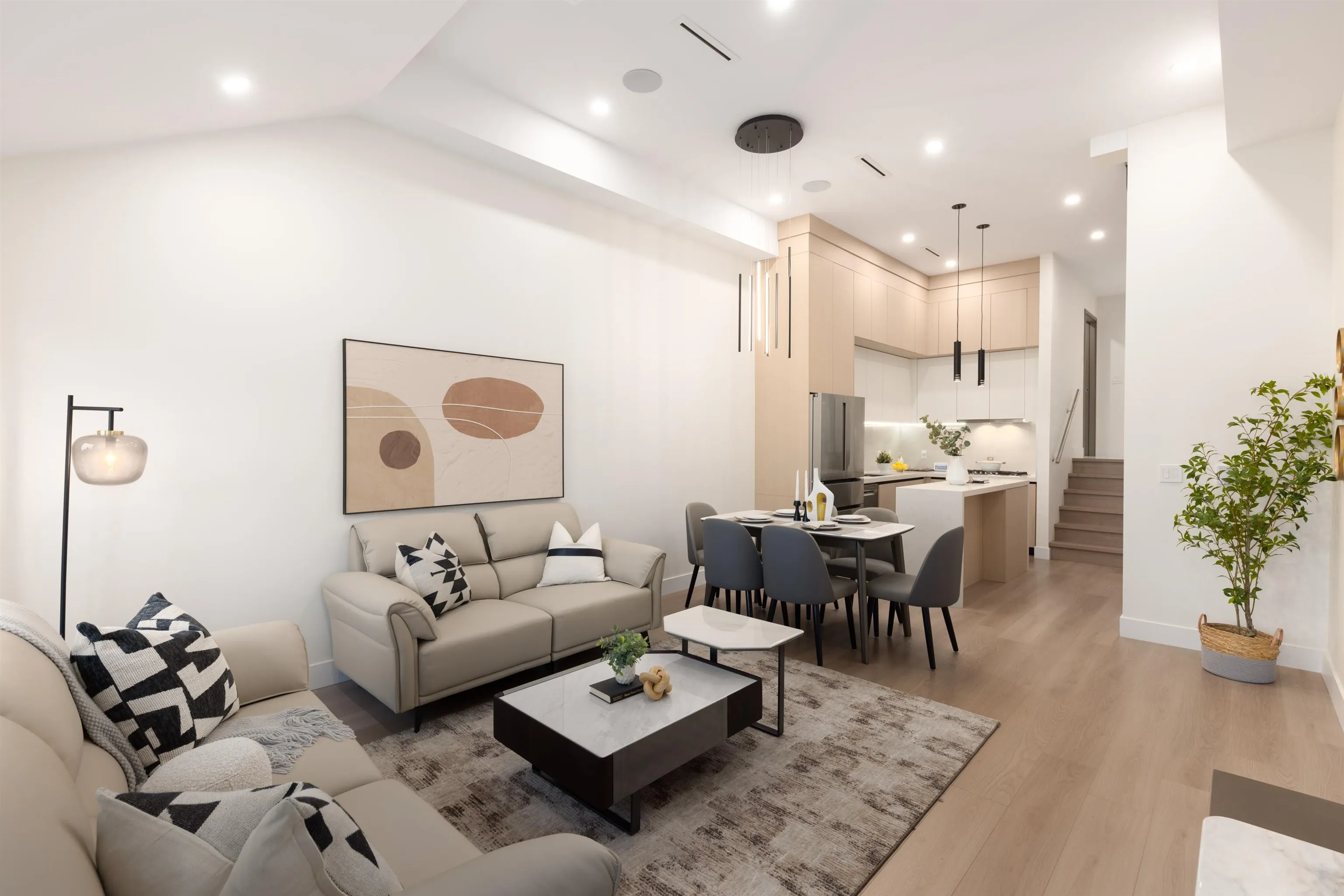 102 914 Rochester Avenue