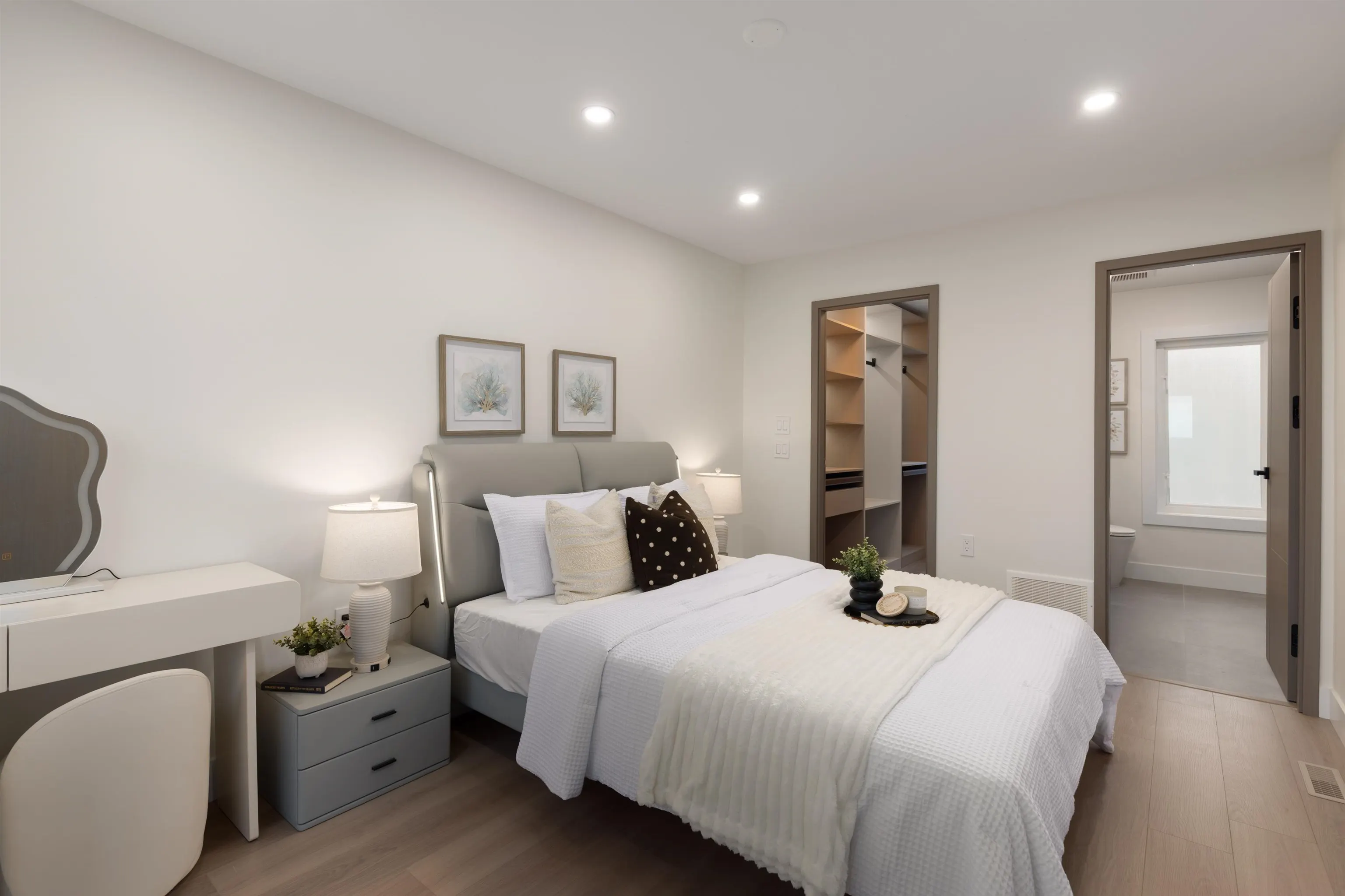 102 914 Rochester Avenue