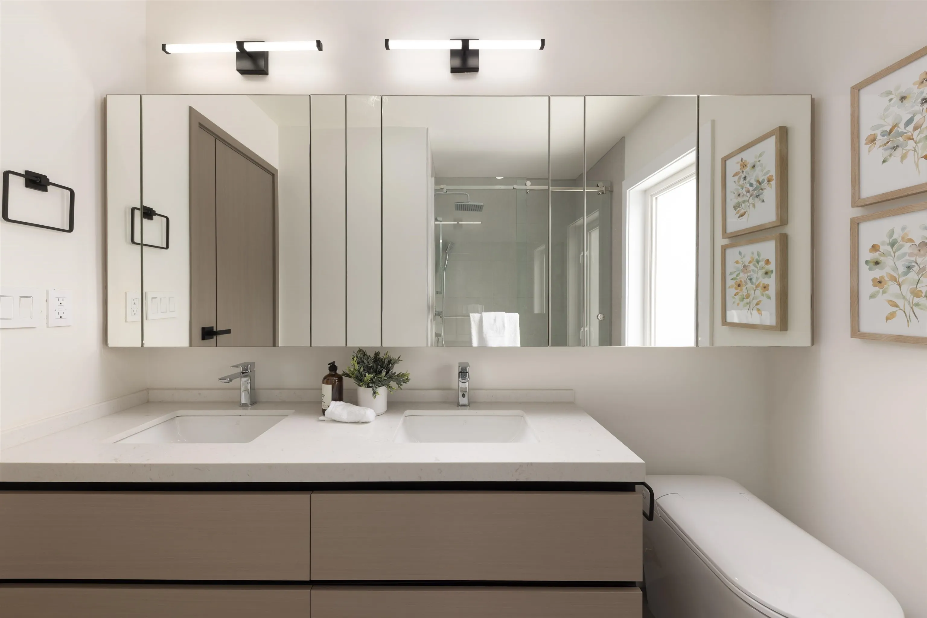 102 914 Rochester Avenue