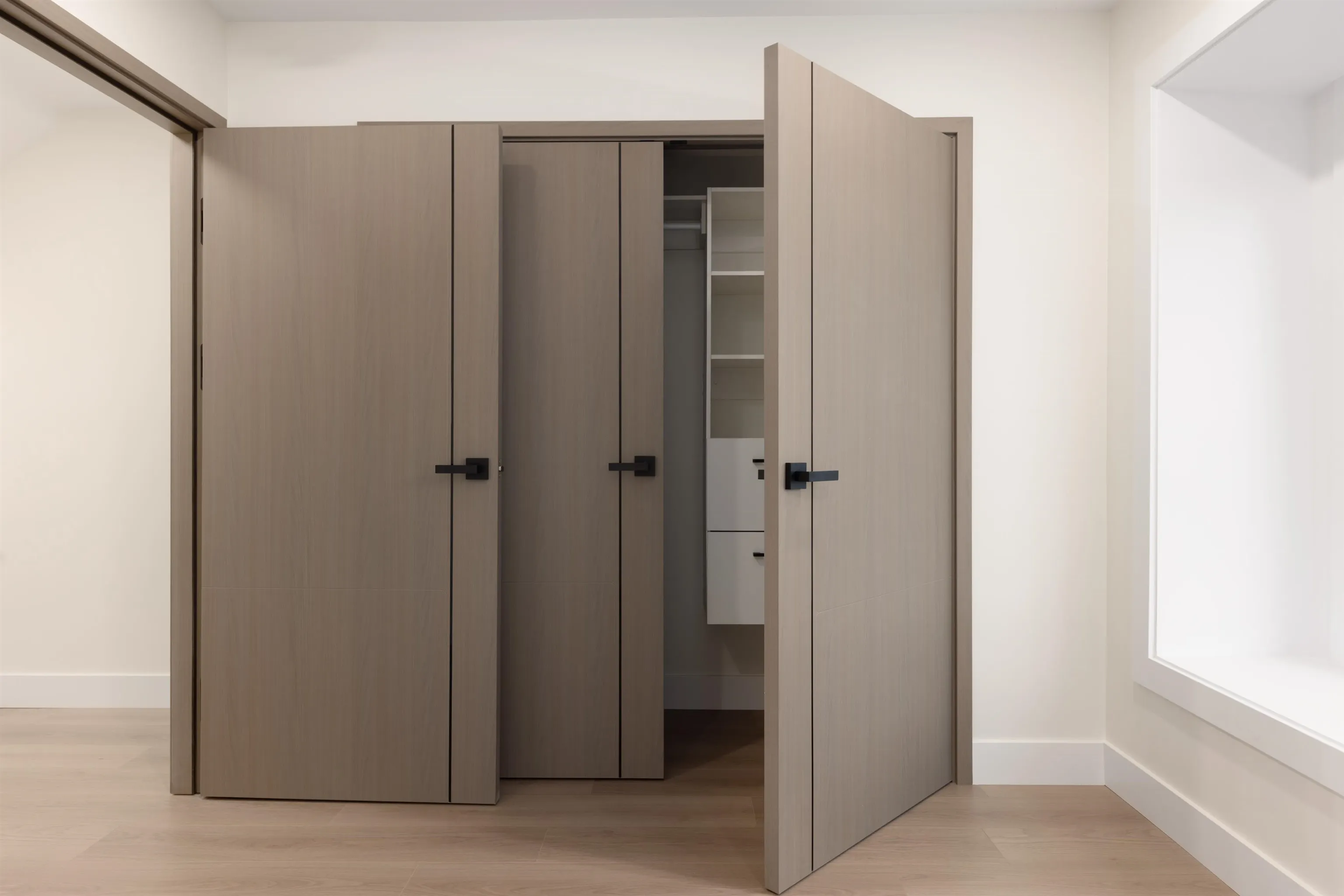 102 914 Rochester Avenue