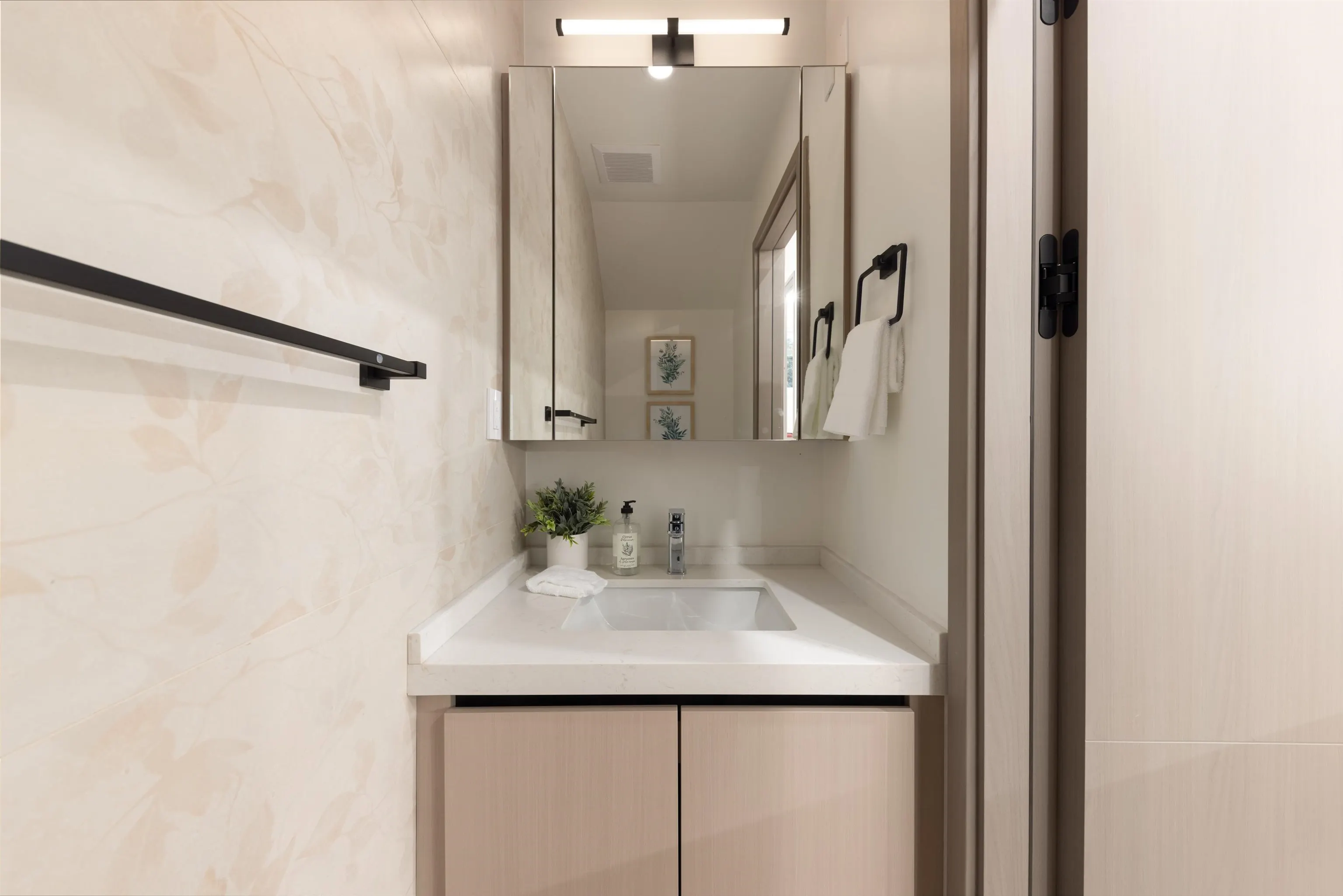 102 914 Rochester Avenue