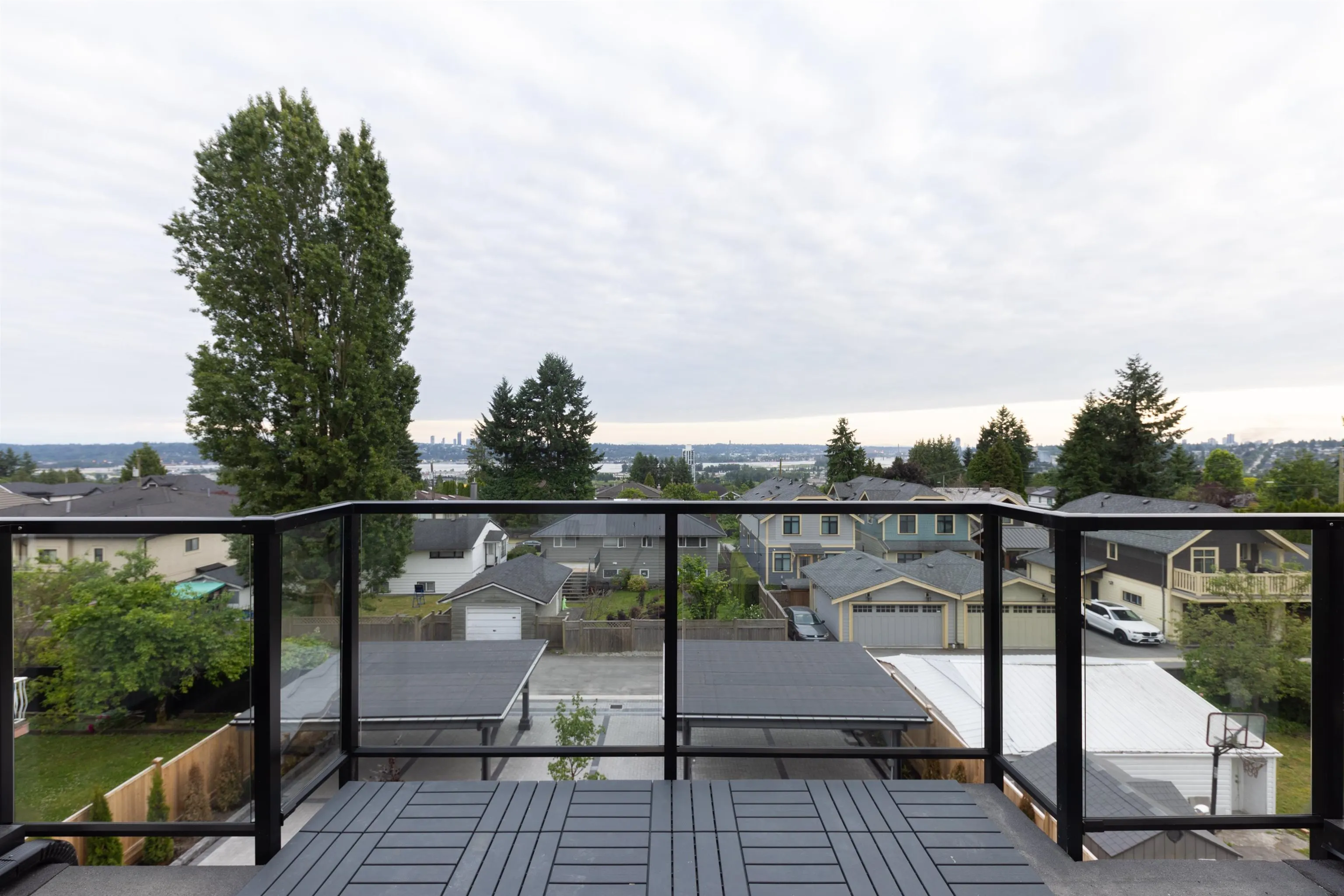 102 914 Rochester Avenue