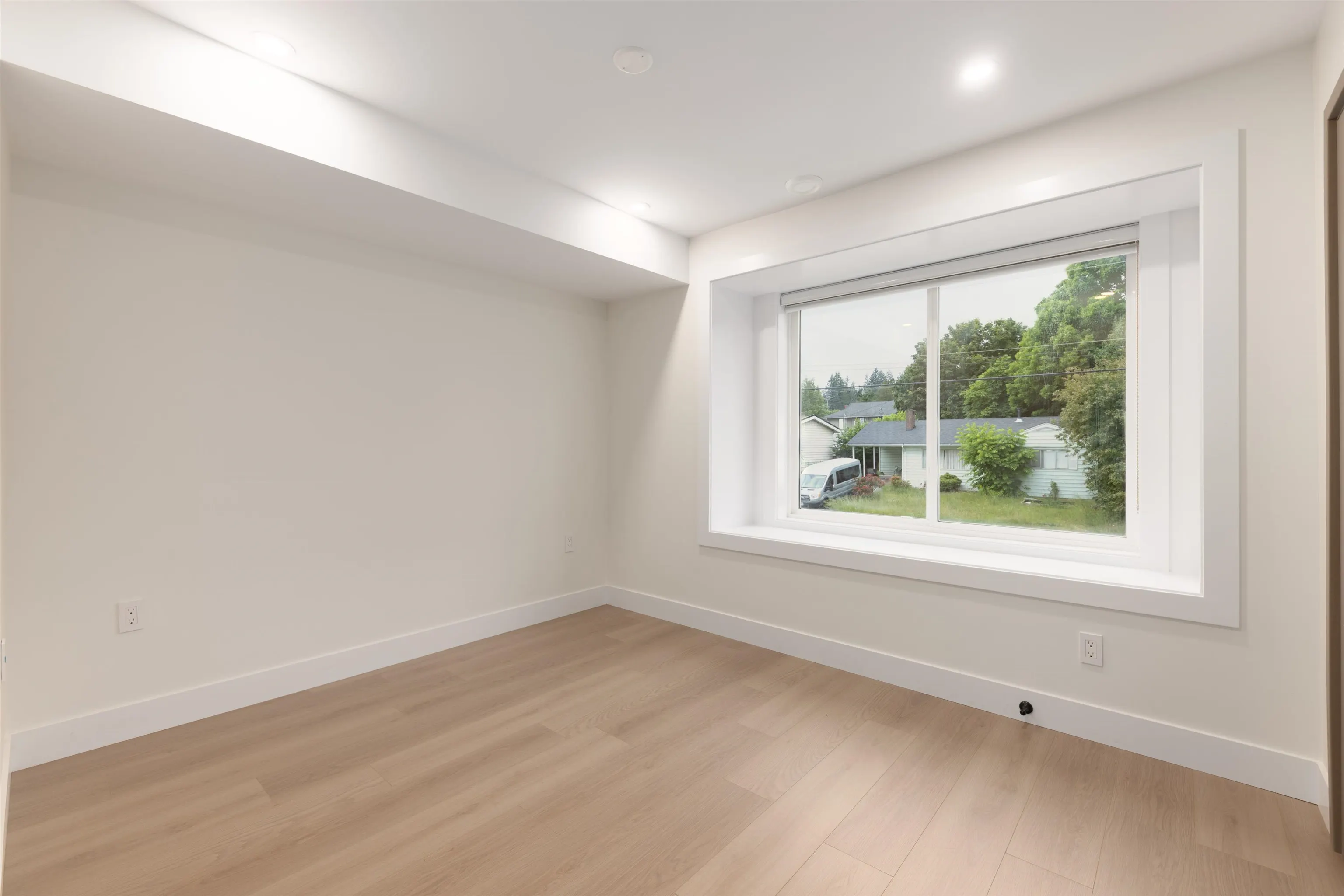 102 914 Rochester Avenue