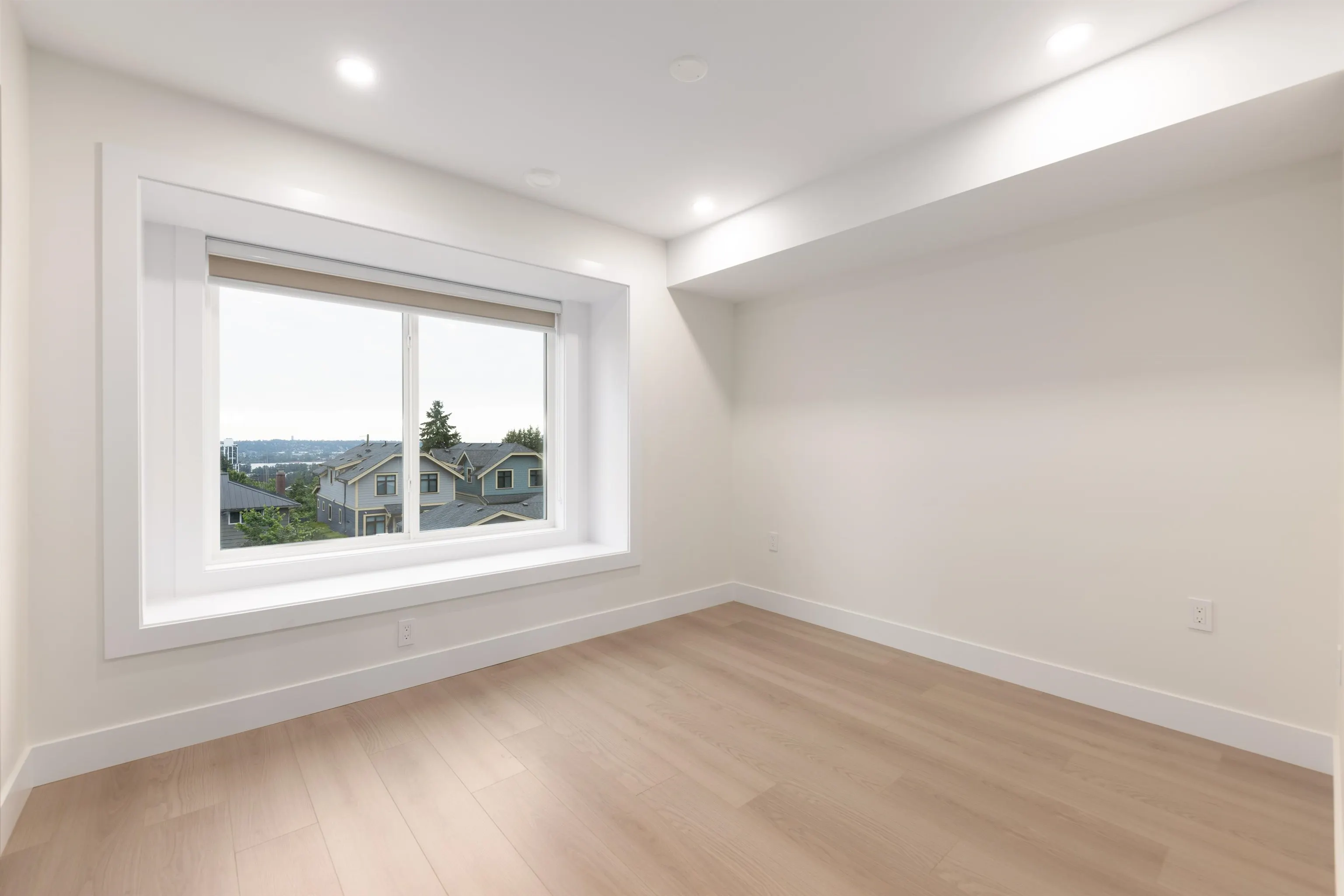 102 914 Rochester Avenue