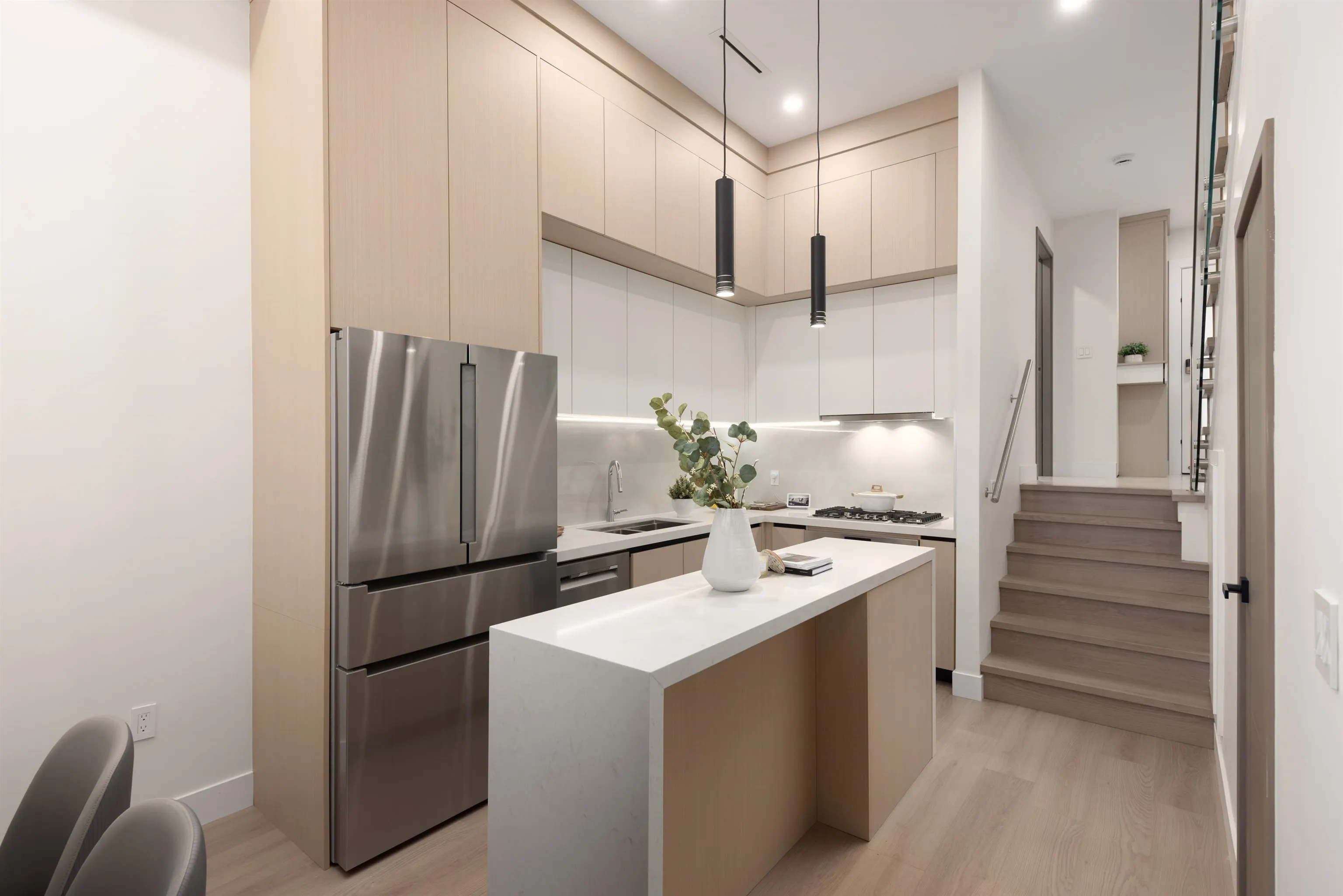 102 914 Rochester Avenue