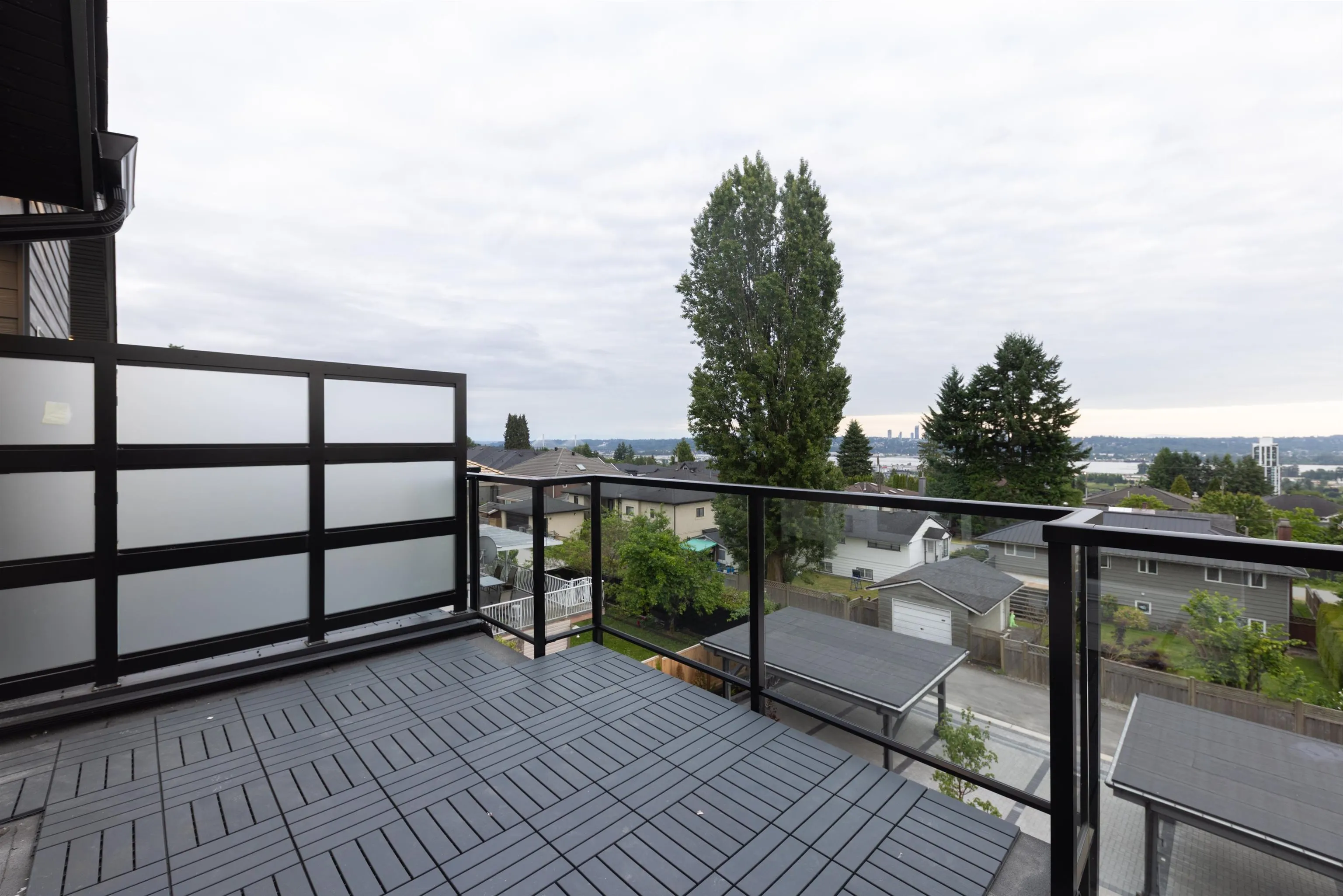 102 914 Rochester Avenue