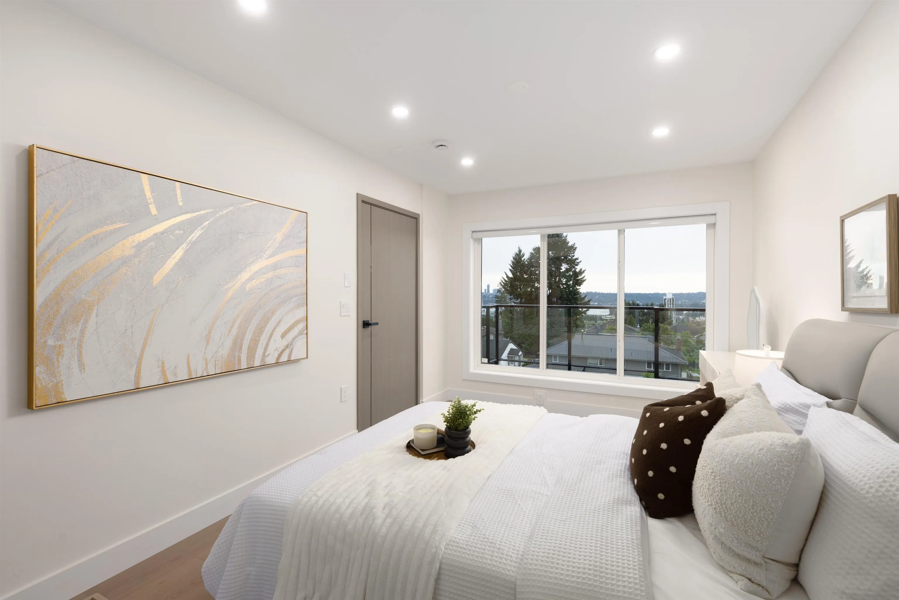 102 914 Rochester Avenue