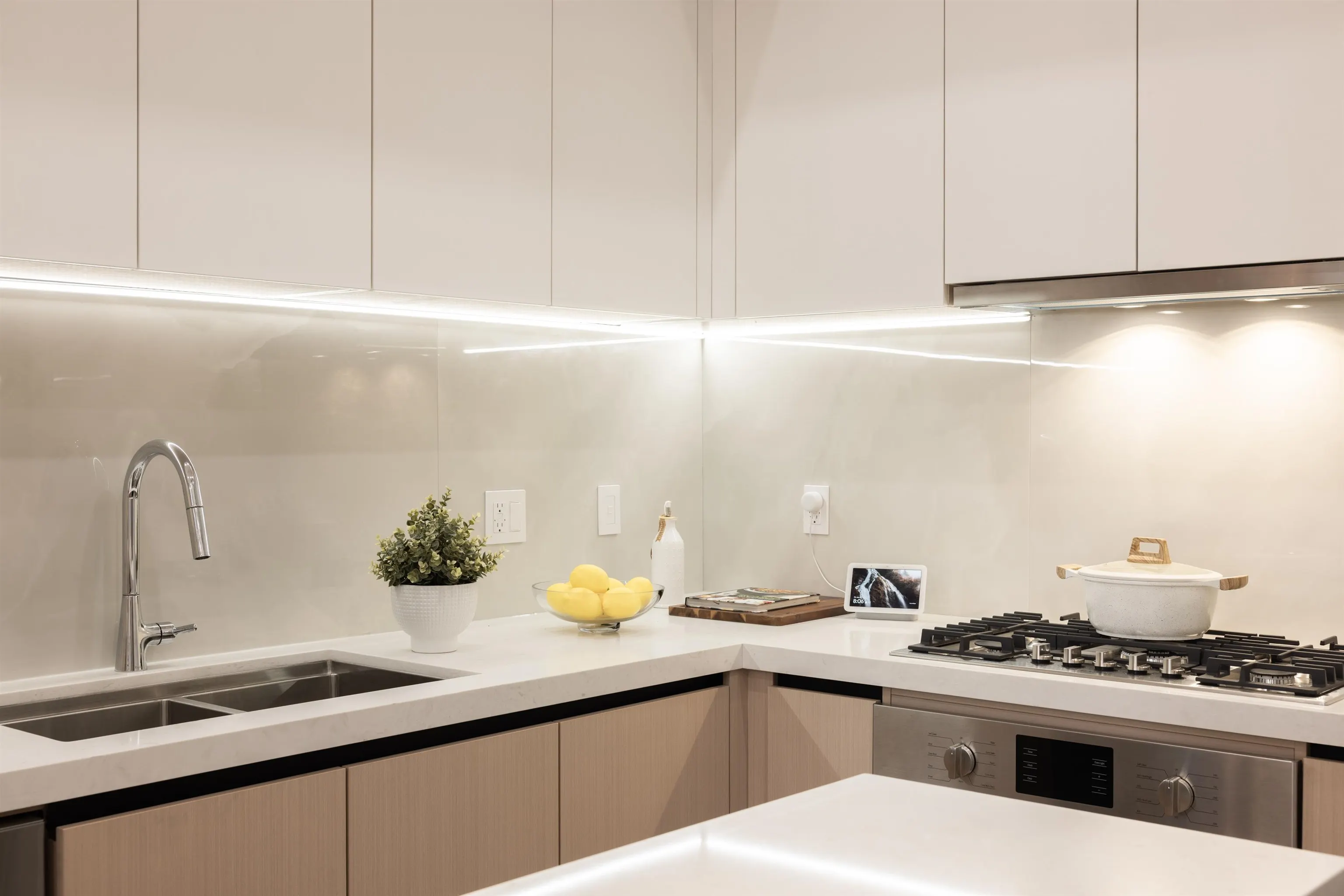 102 914 Rochester Avenue