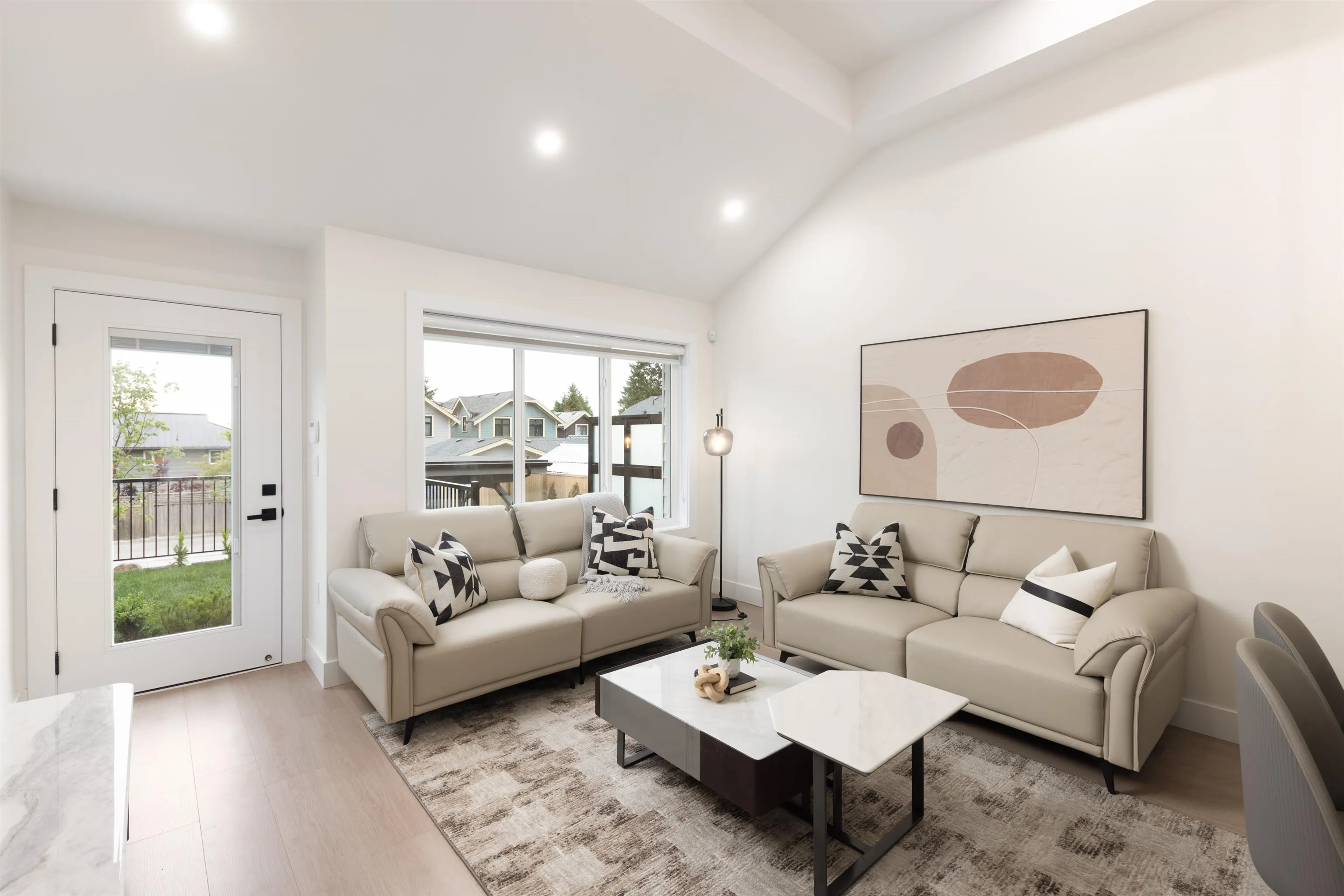 102 914 Rochester Avenue