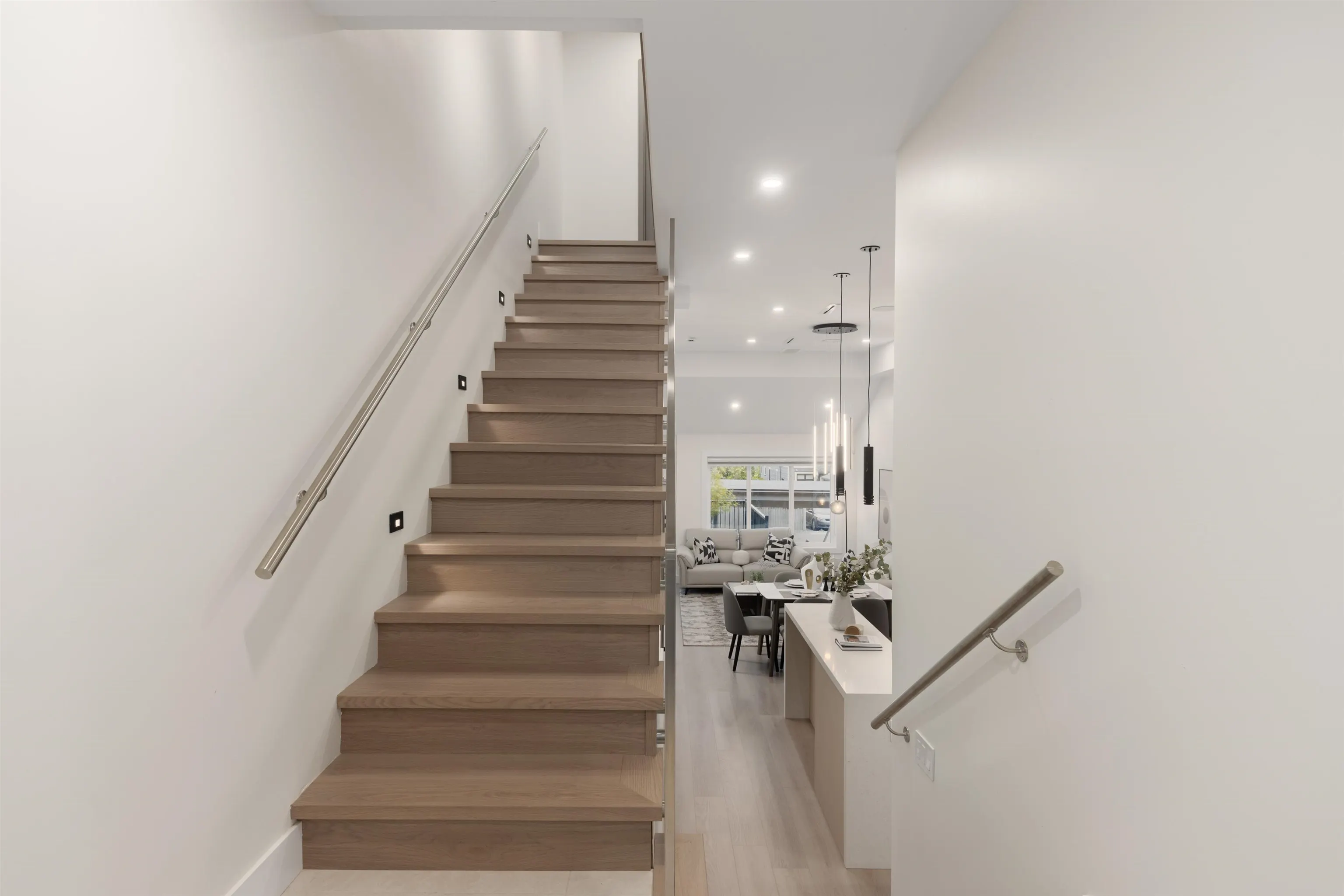 102 914 Rochester Avenue