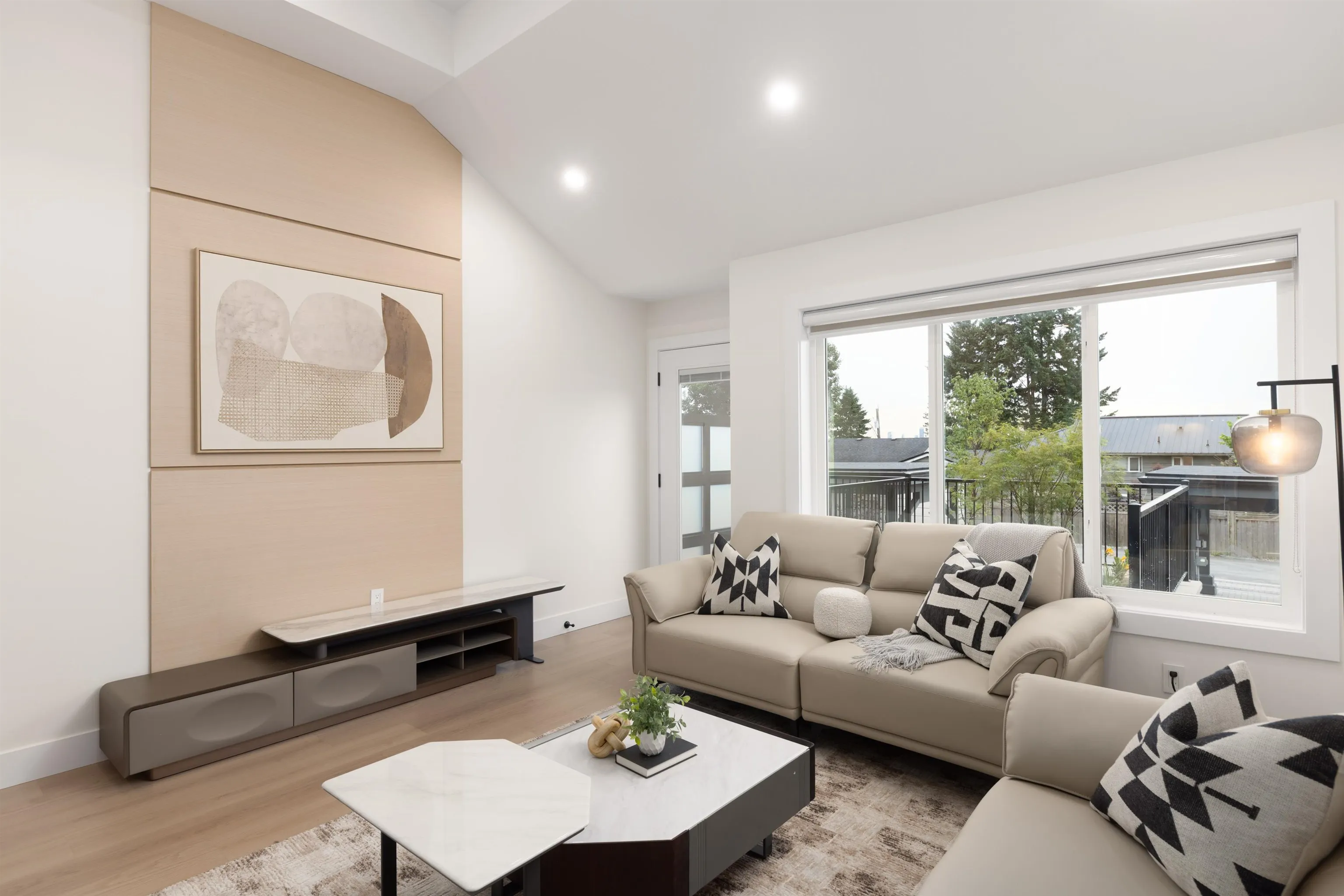 102 914 Rochester Avenue