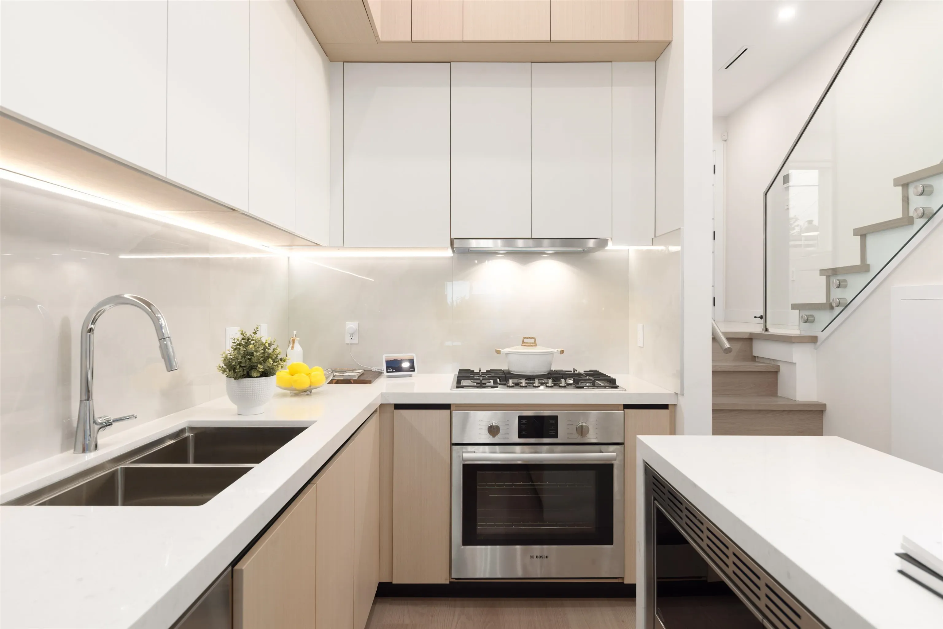 102 914 Rochester Avenue