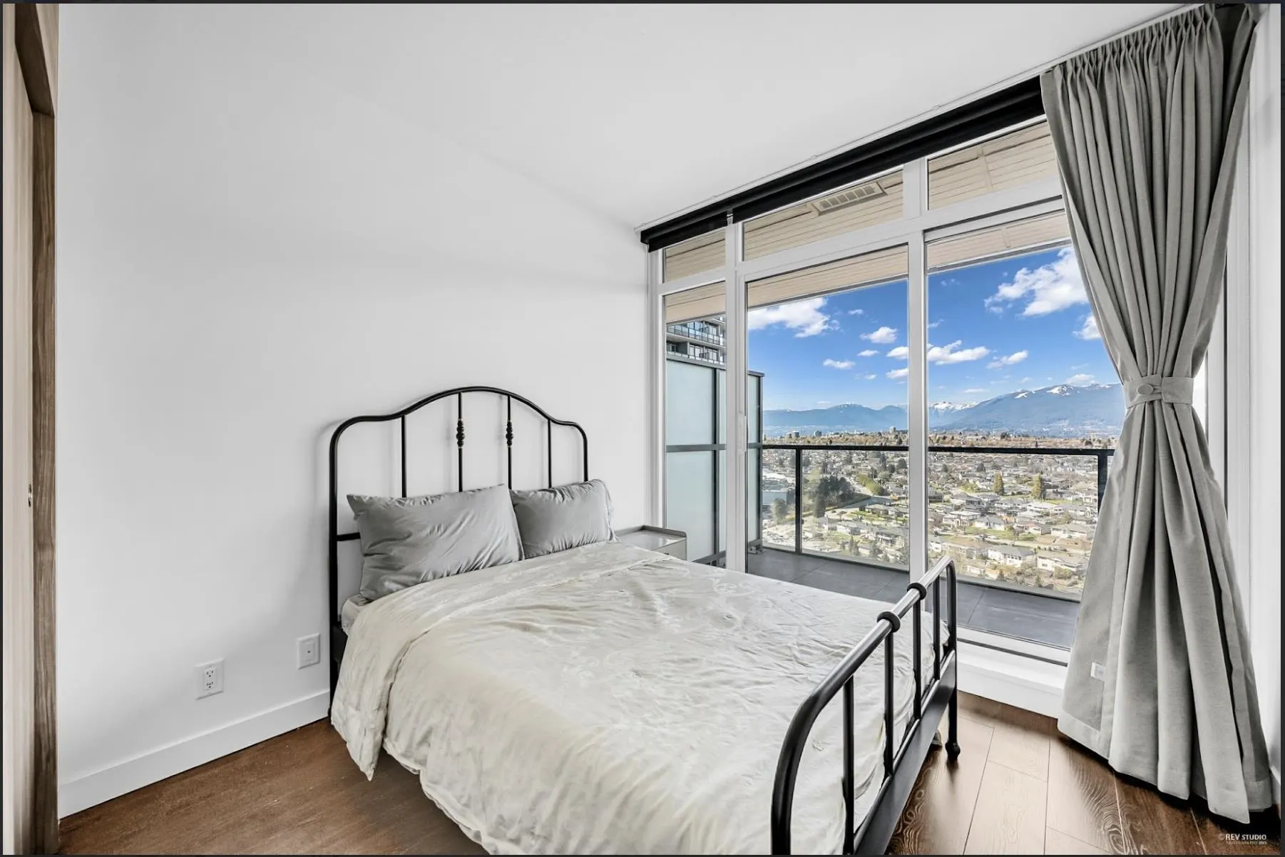 2603 4880 Lougheed Highway