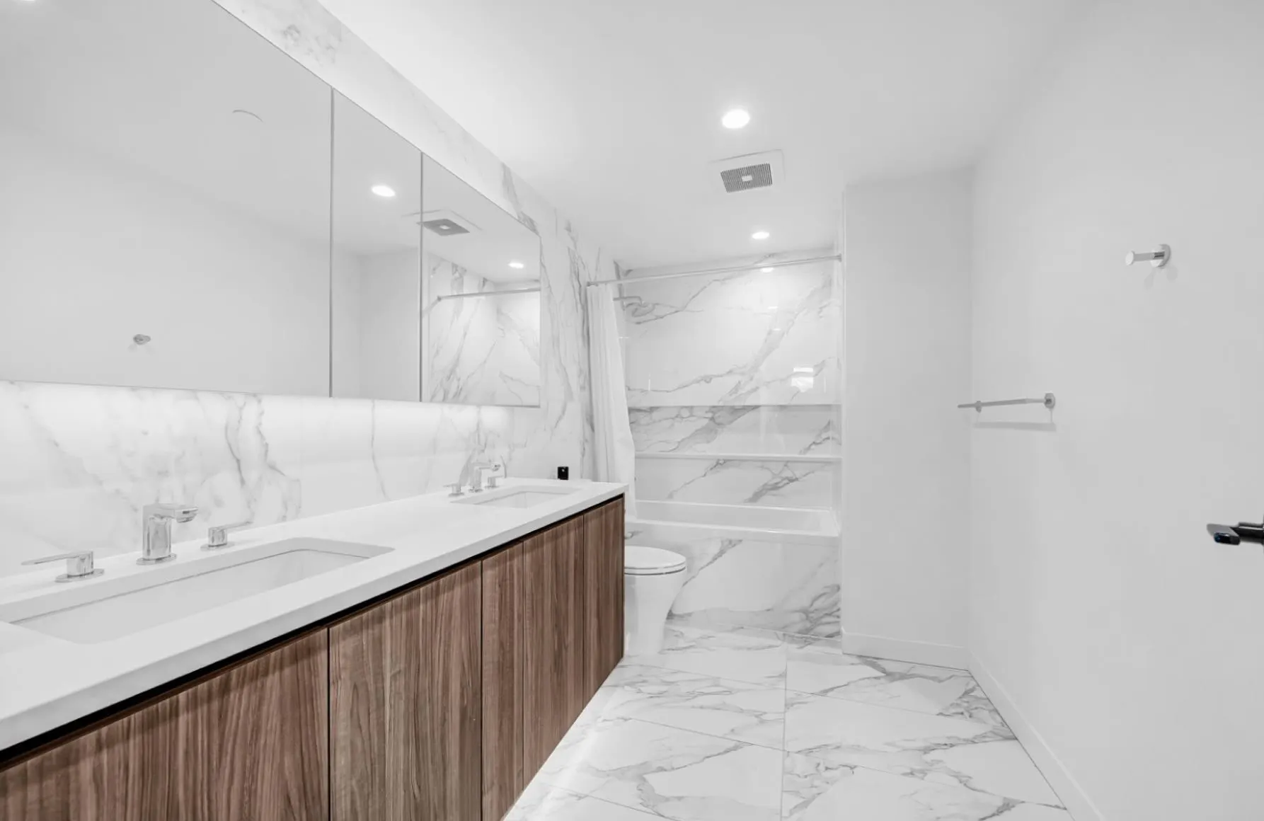 2603 4880 Lougheed Highway