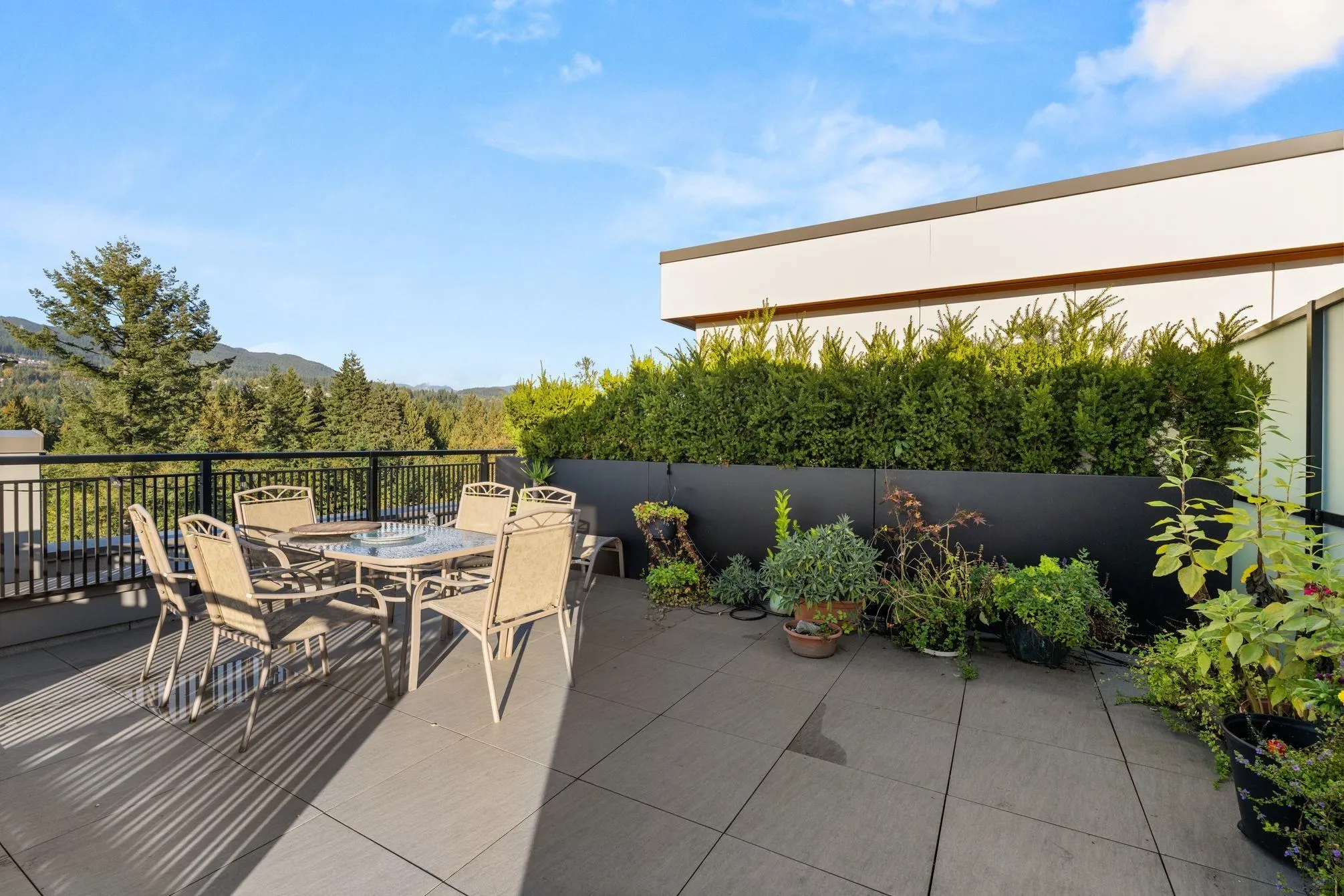 612 3131 Murray Street