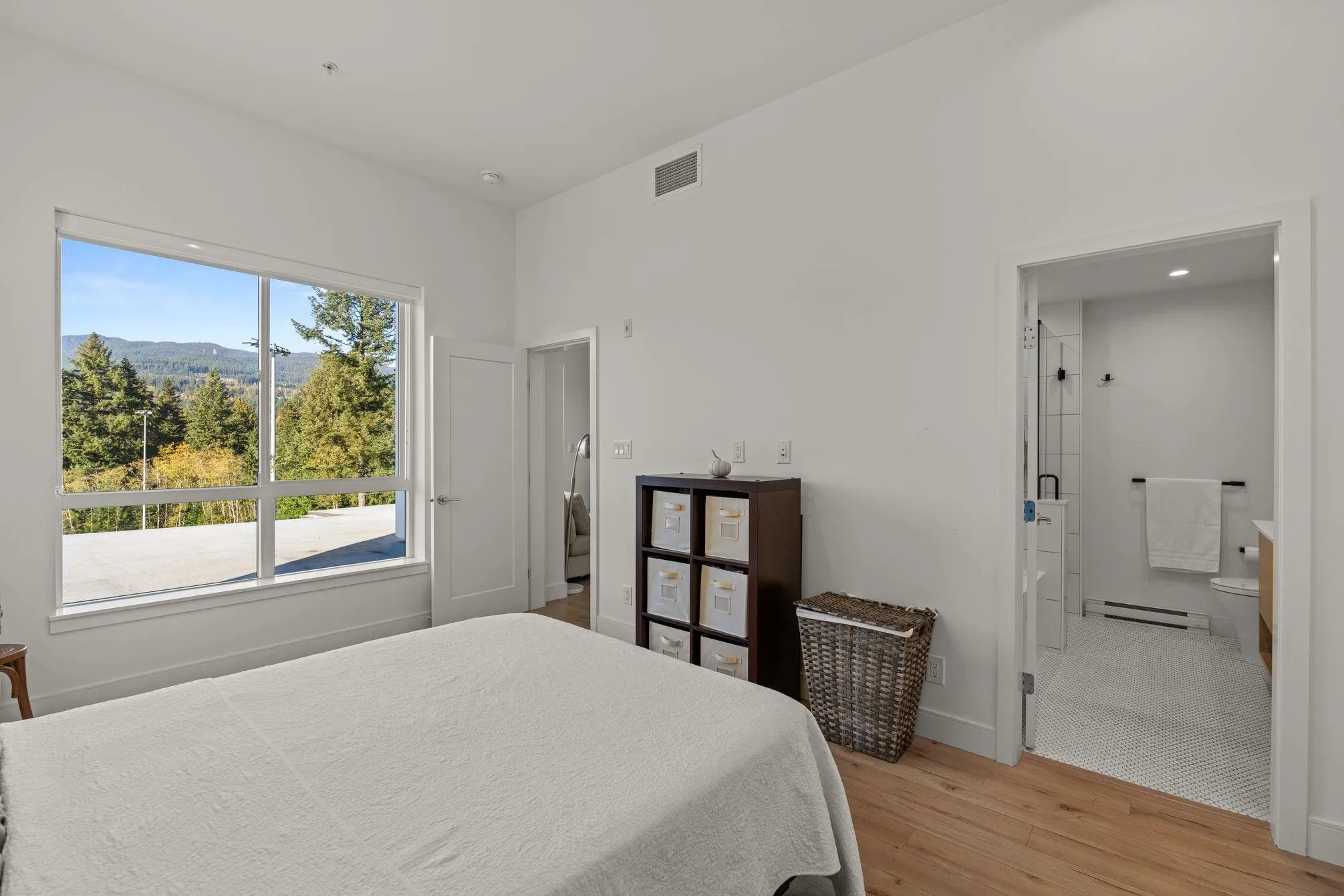 612 3131 Murray Street