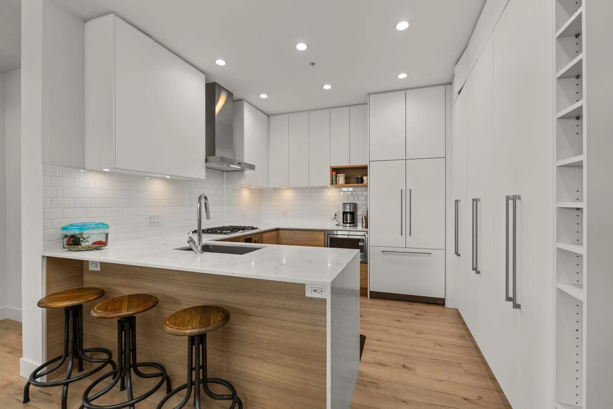 612 3131 Murray Street