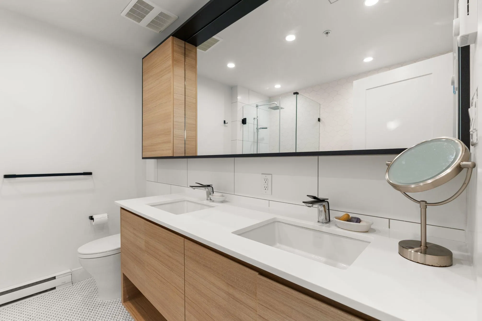 612 3131 Murray Street