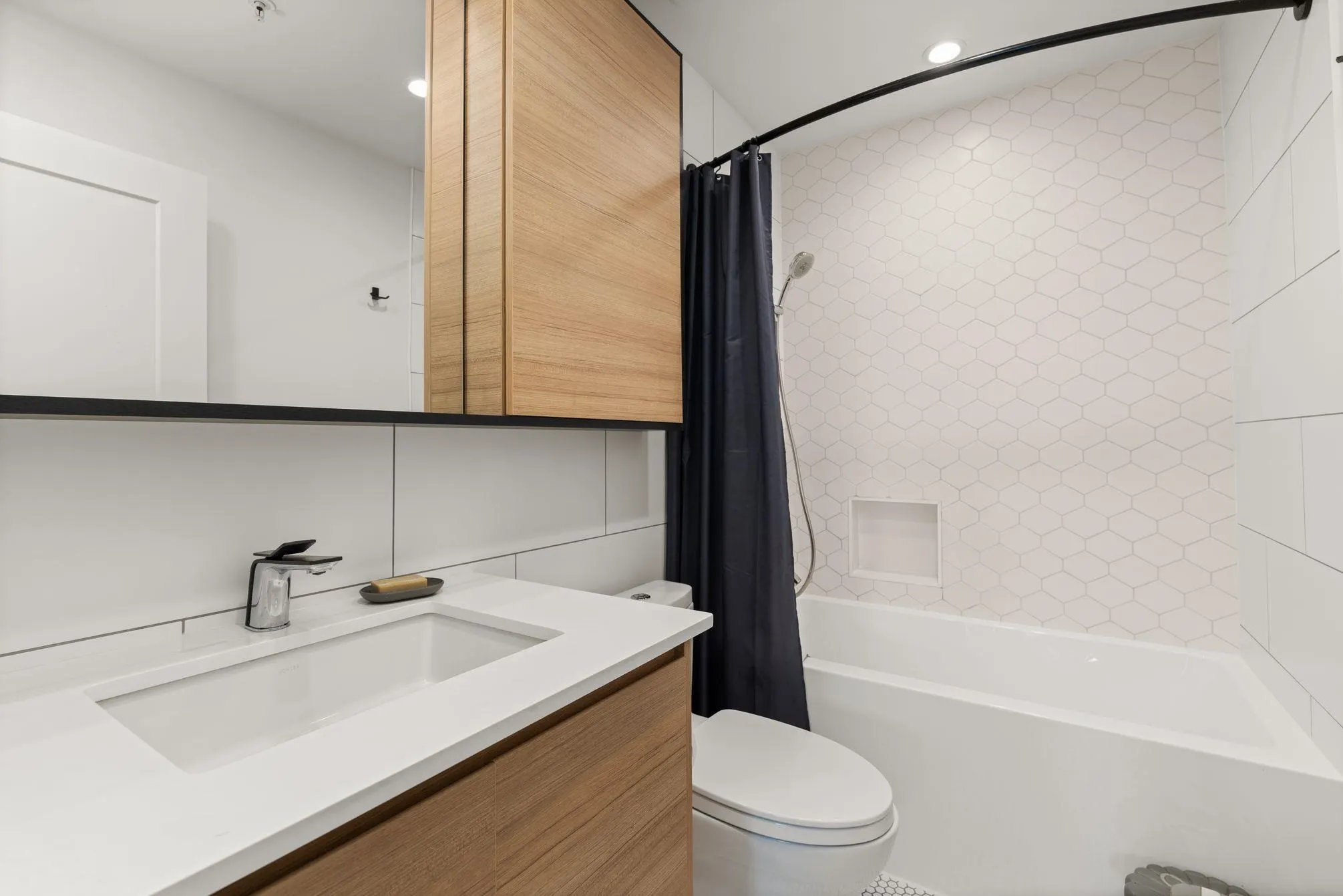 612 3131 Murray Street