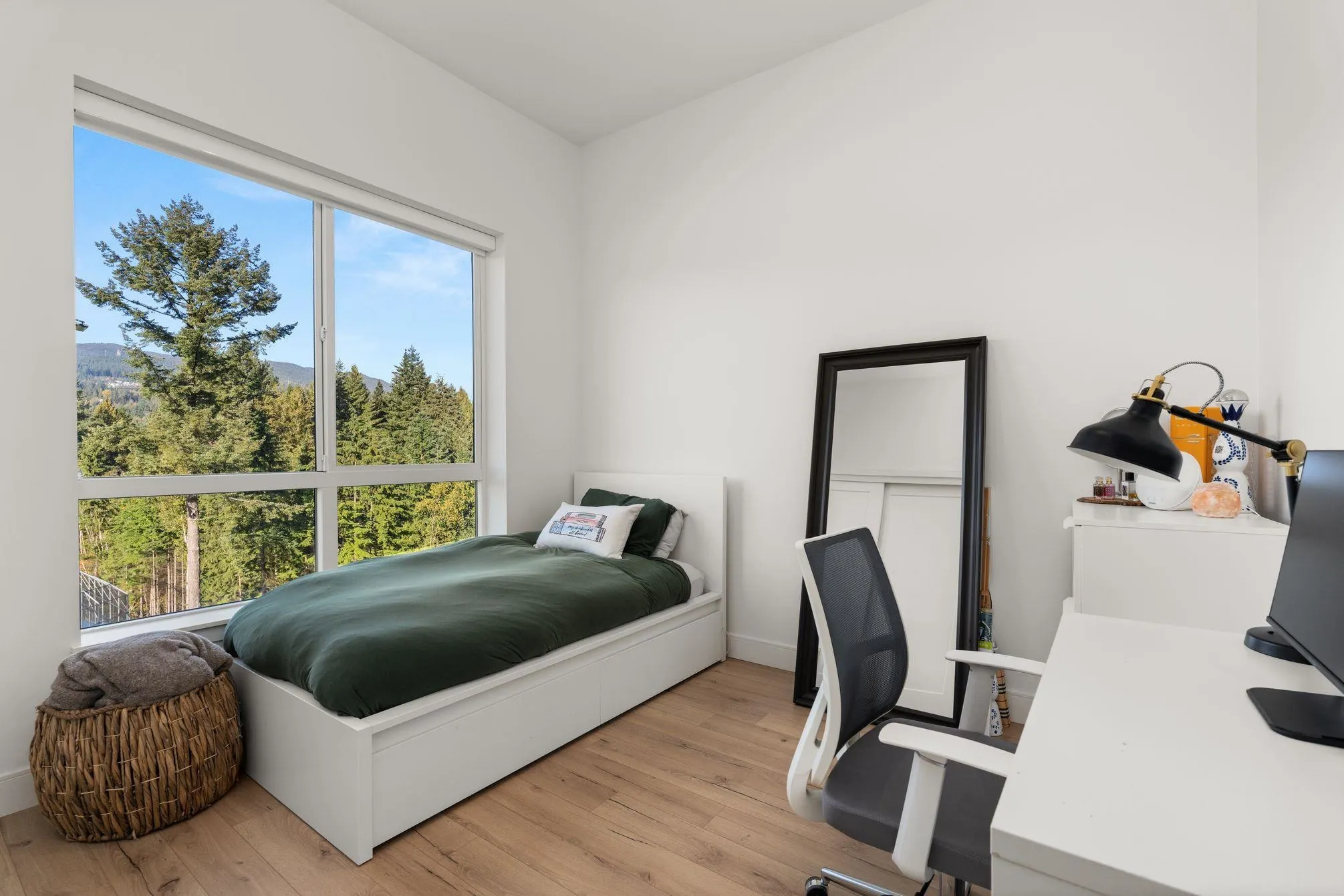 612 3131 Murray Street