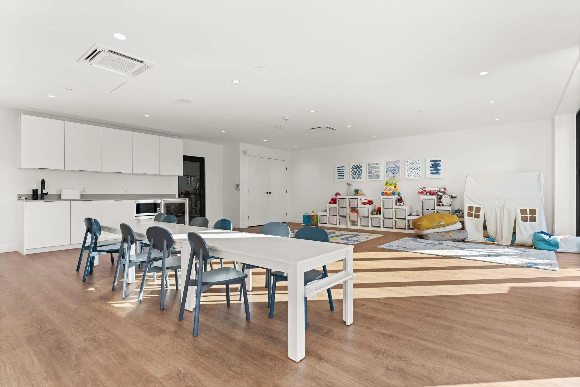 612 3131 Murray Street