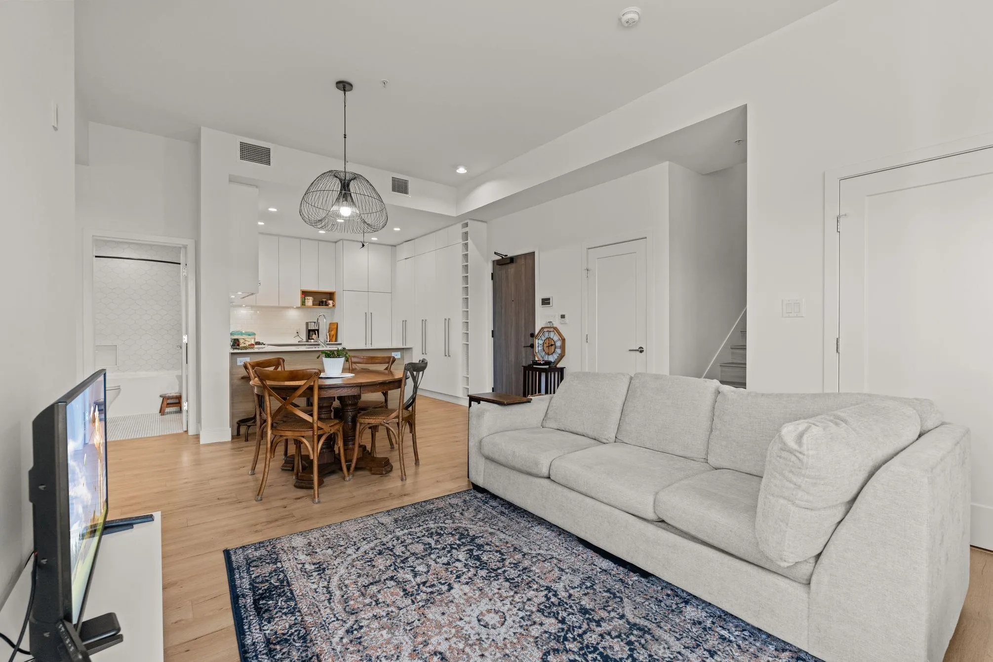 612 3131 Murray Street