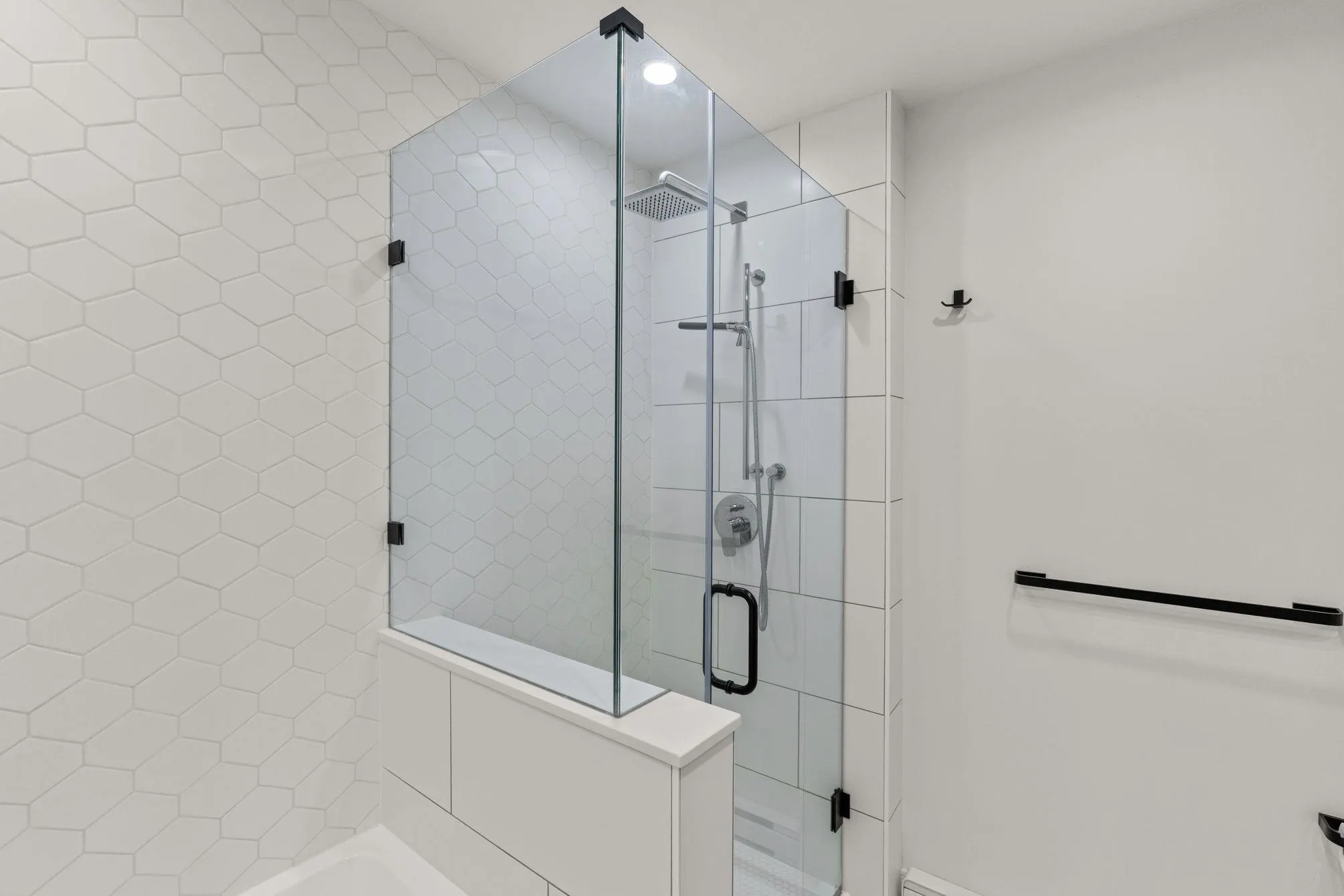 612 3131 Murray Street