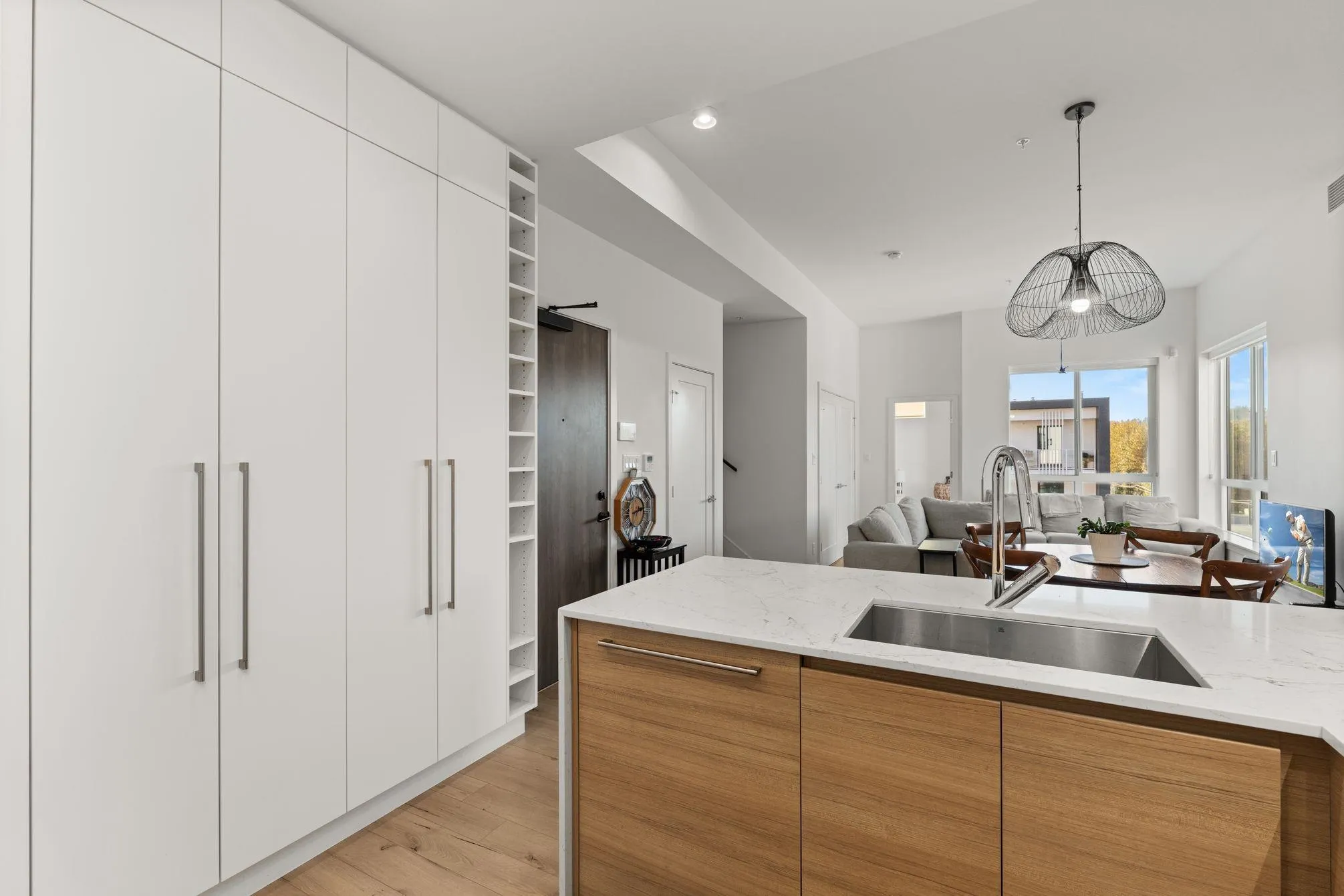 612 3131 Murray Street