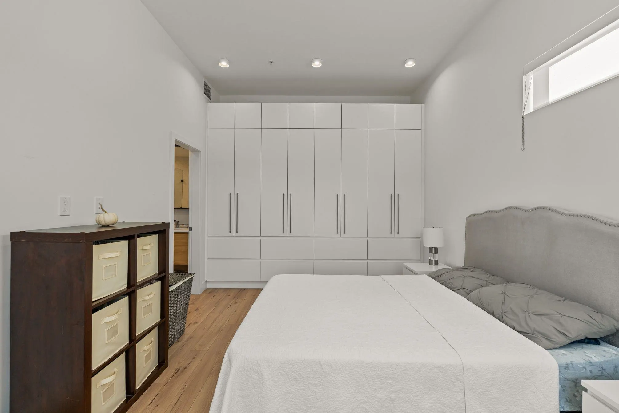 612 3131 Murray Street