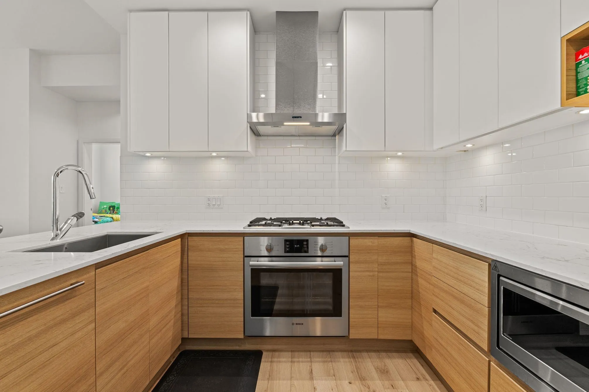 612 3131 Murray Street