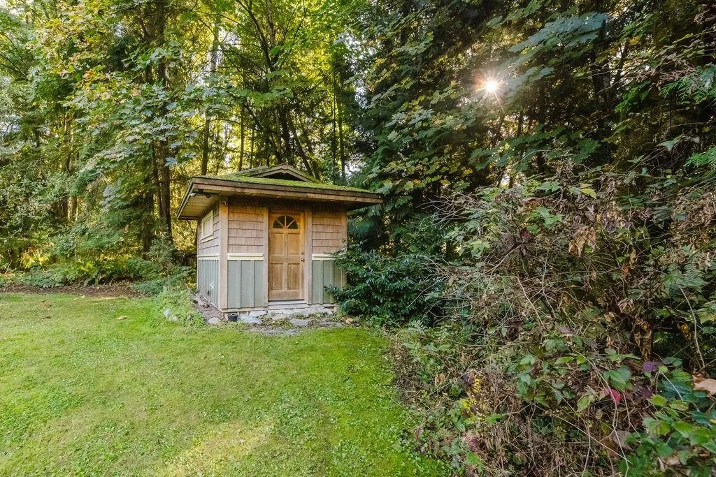 6252 Sechelt Inlet Road