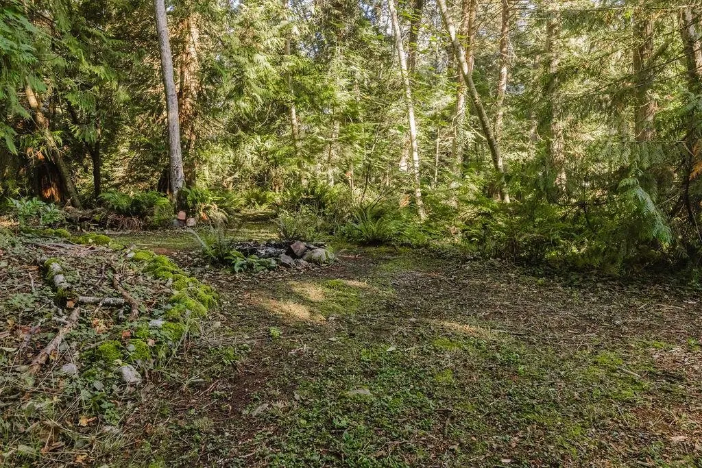 6252 Sechelt Inlet Road