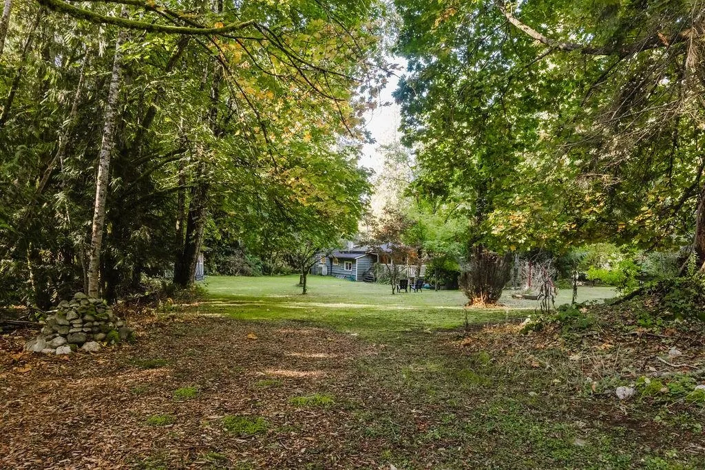 6252 Sechelt Inlet Road