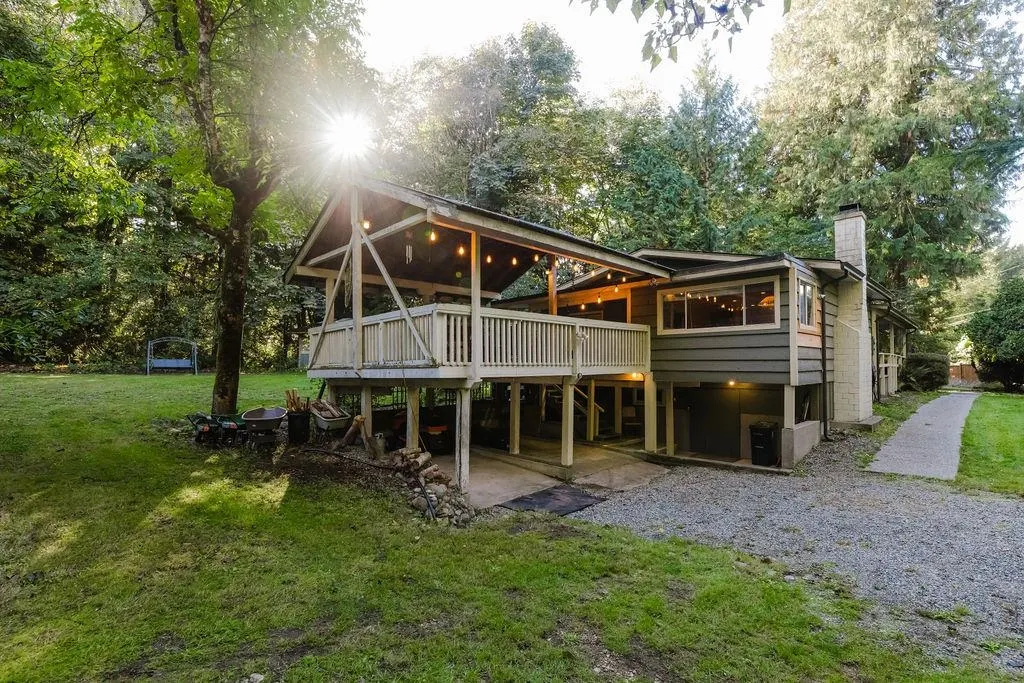 6252 Sechelt Inlet Road