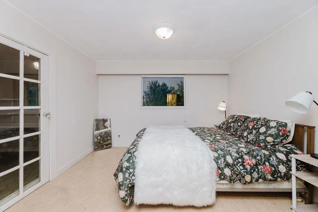 6252 Sechelt Inlet Road