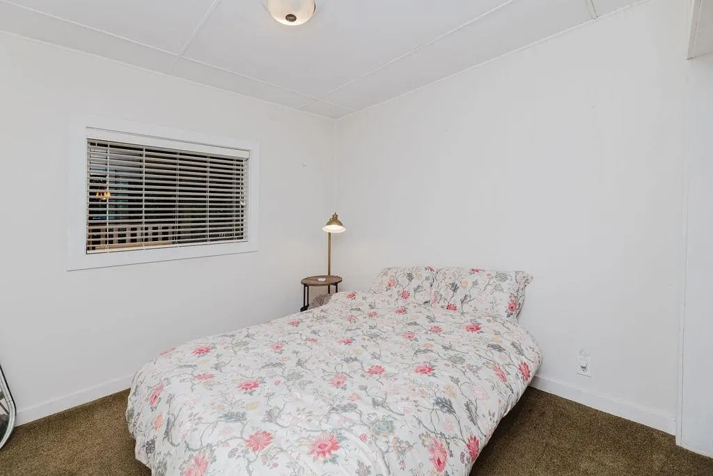 6252 Sechelt Inlet Road