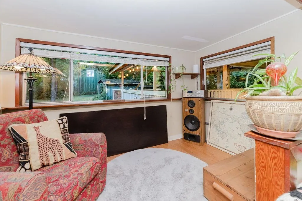 6252 Sechelt Inlet Road