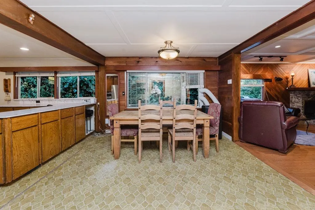 6252 Sechelt Inlet Road