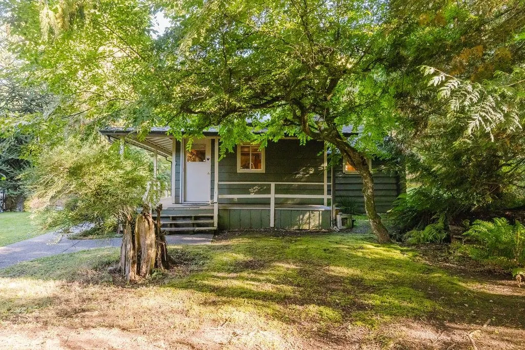 6252 Sechelt Inlet Road