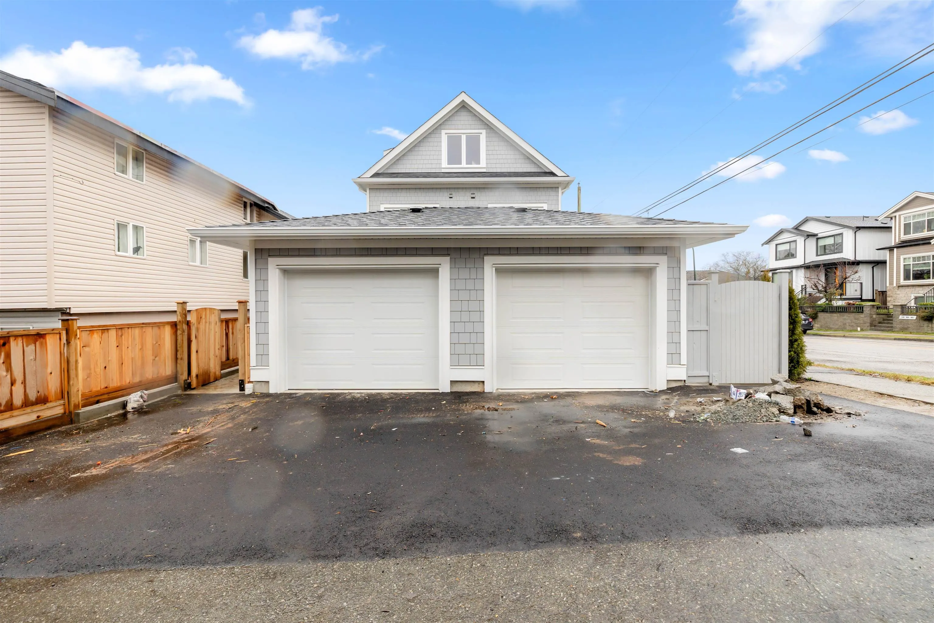 885 E King Edward