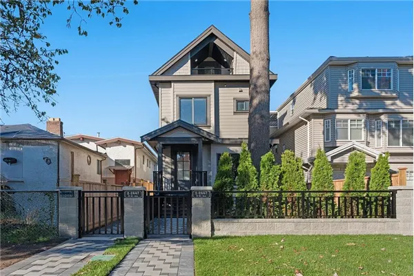 1 2447 E 41st Avenue