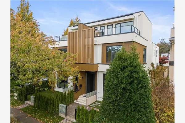 2 1595 W 66th Avenue